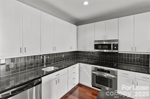 333 W Trade Street 1401 Property Photo 4