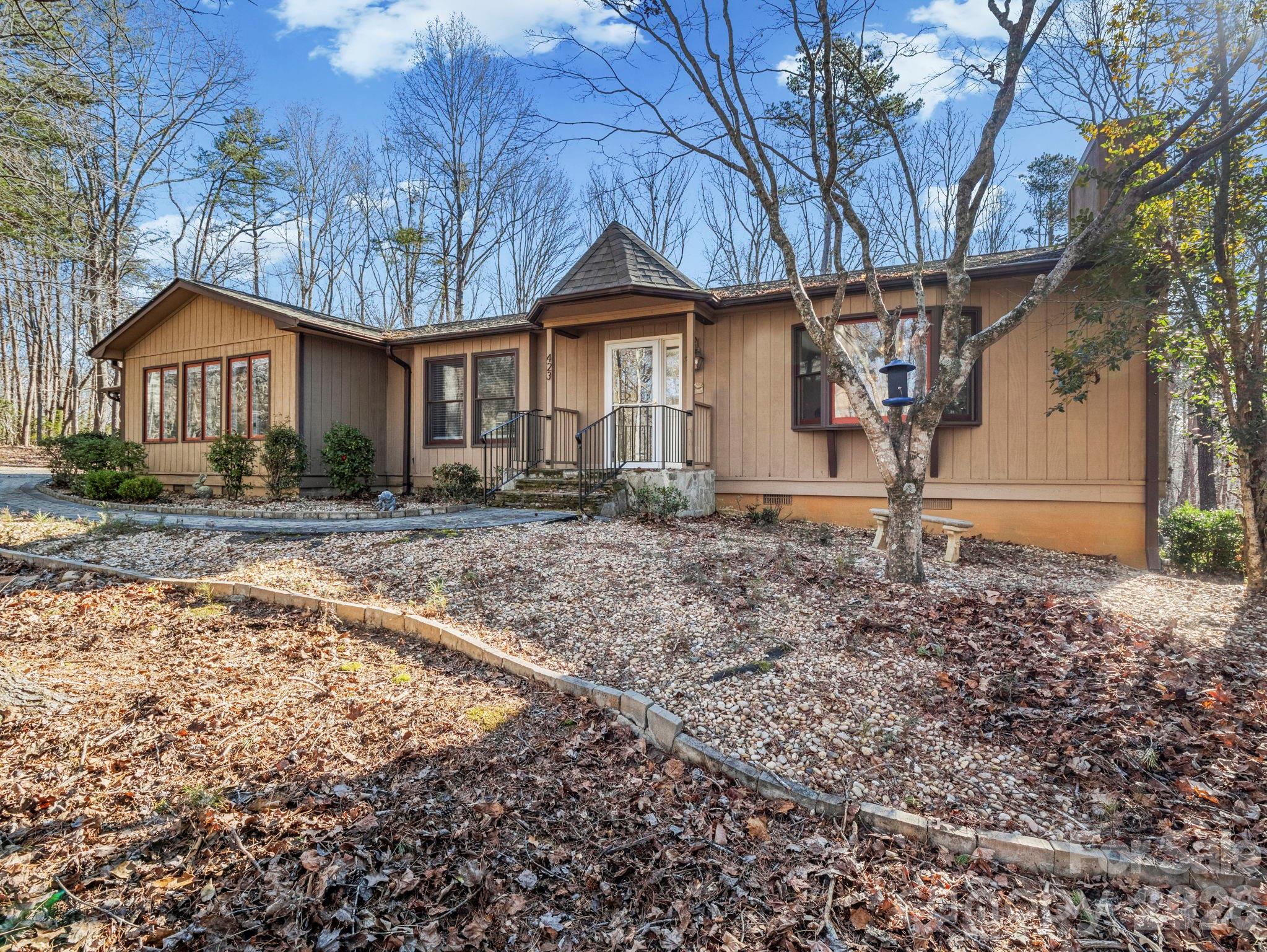 423 Mountain View Drive Property Photo 2