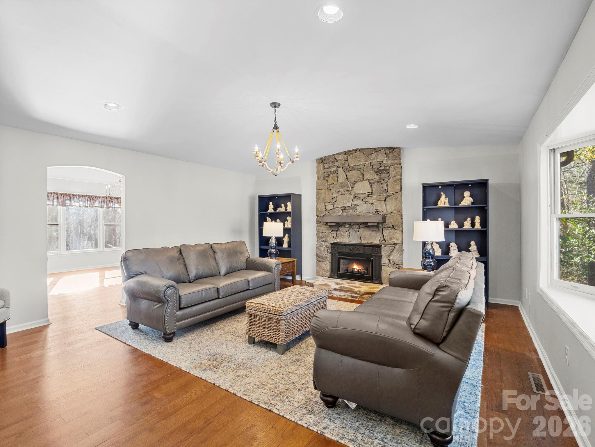 423 Mountain View Drive Property Photo 9