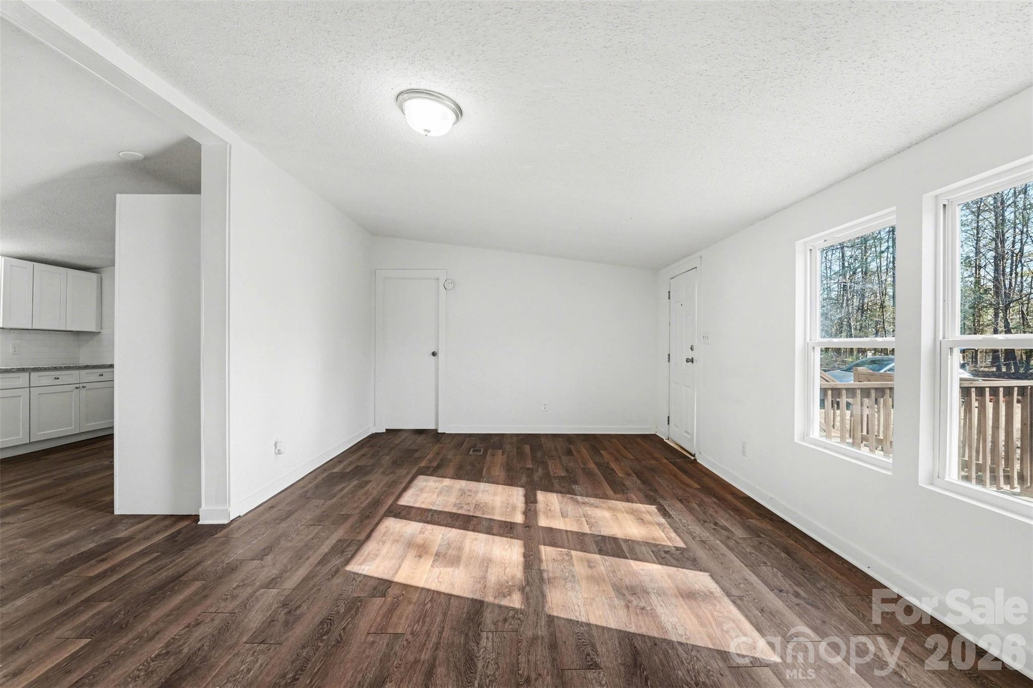 6423 Helens Way Property Photo 7