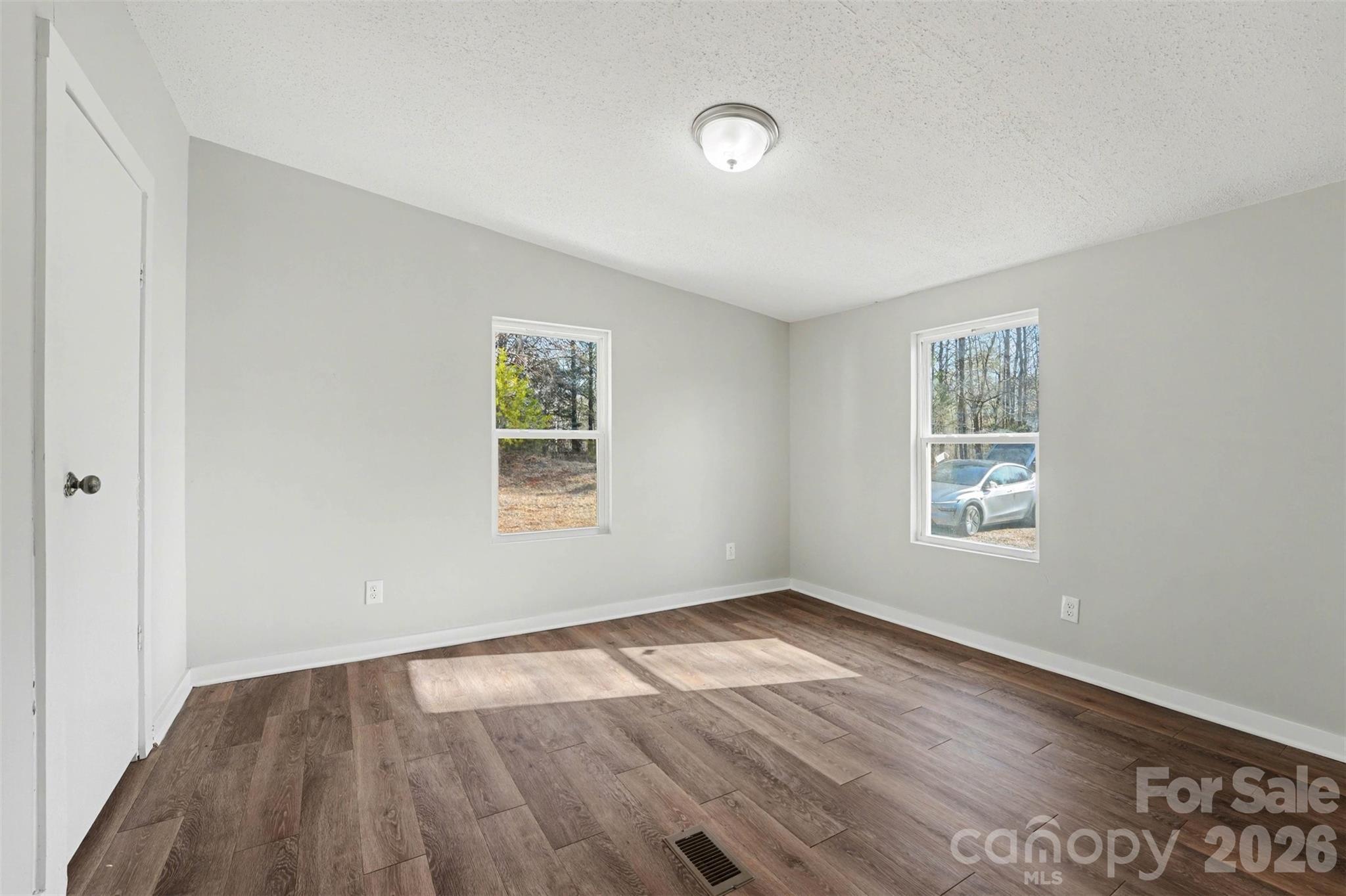 6423 Helens Way Property Photo 8