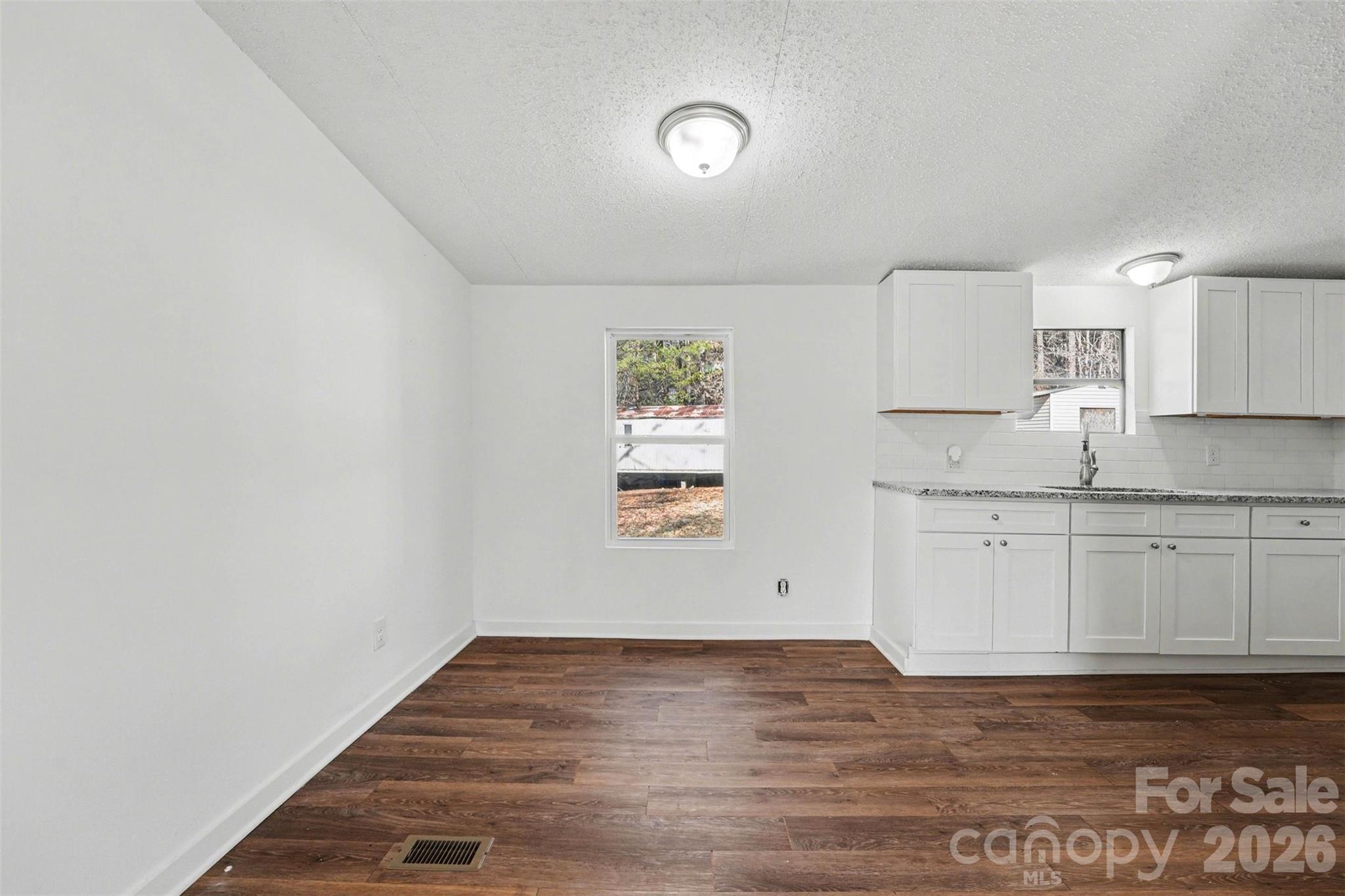 6423 Helens Way Property Photo 10