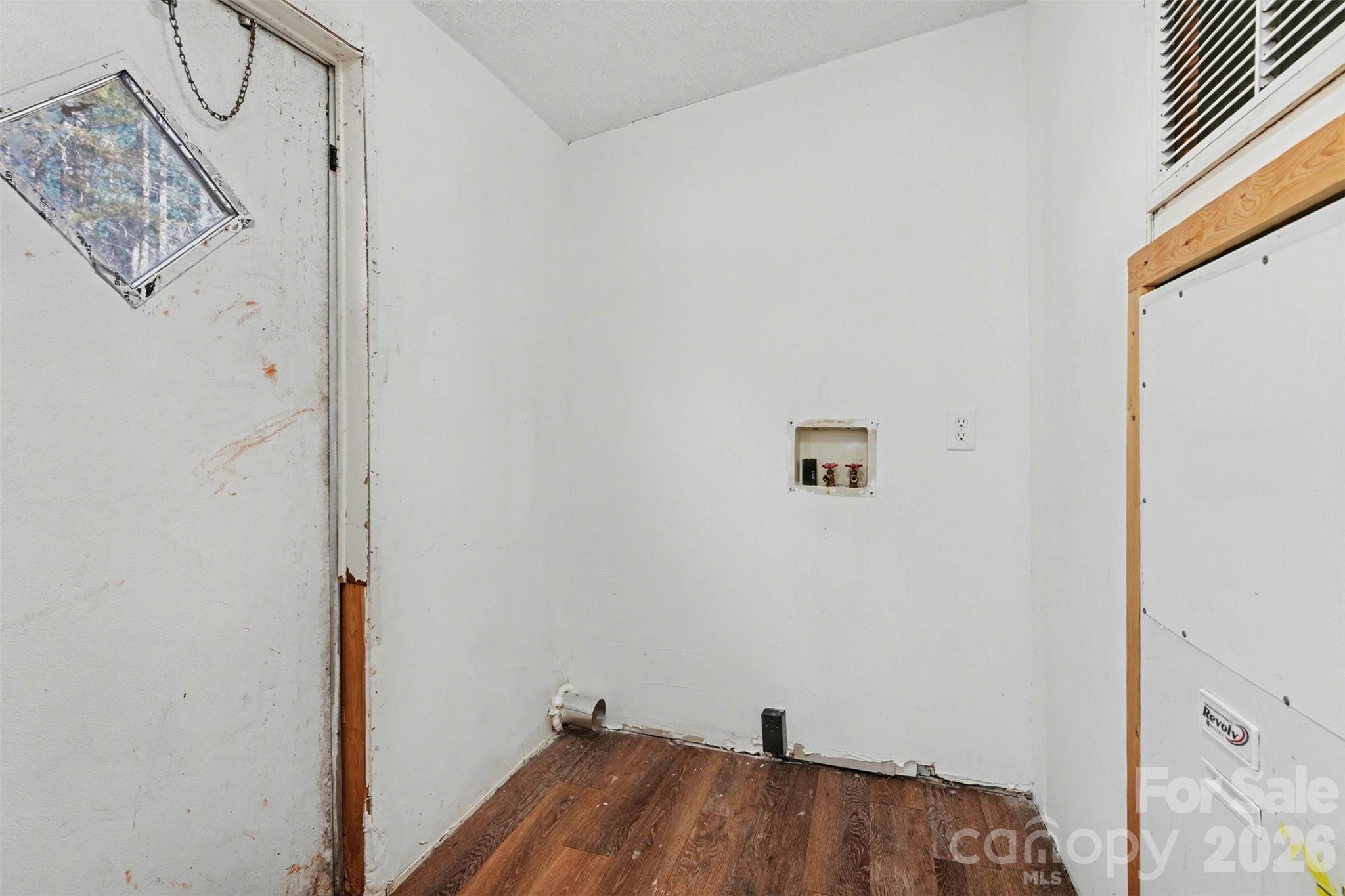 6423 Helens Way Property Photo 14