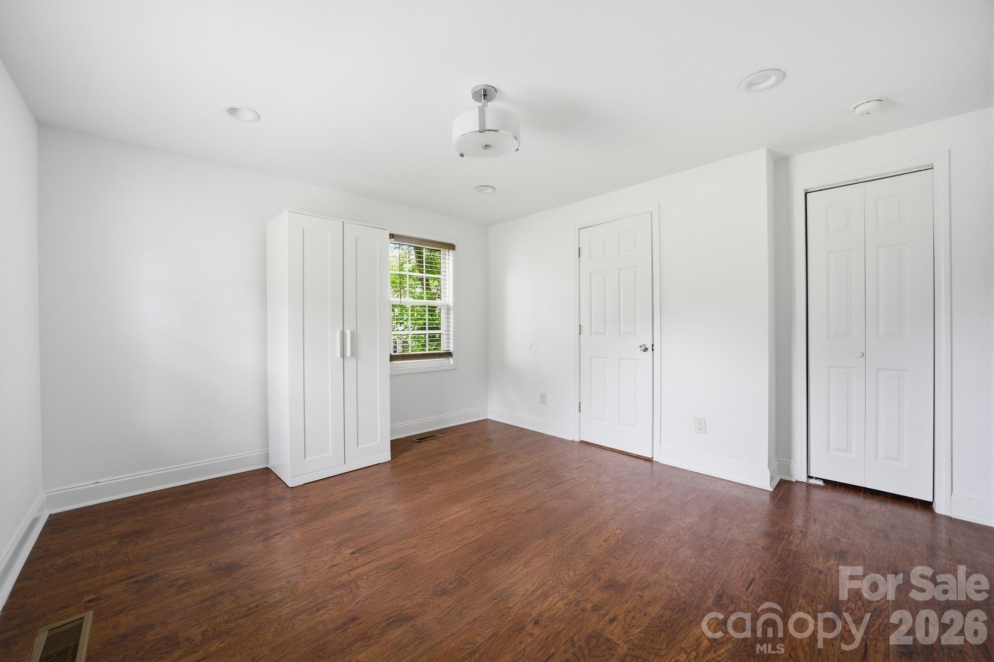 219 Breezewood Drive Property Photo 13