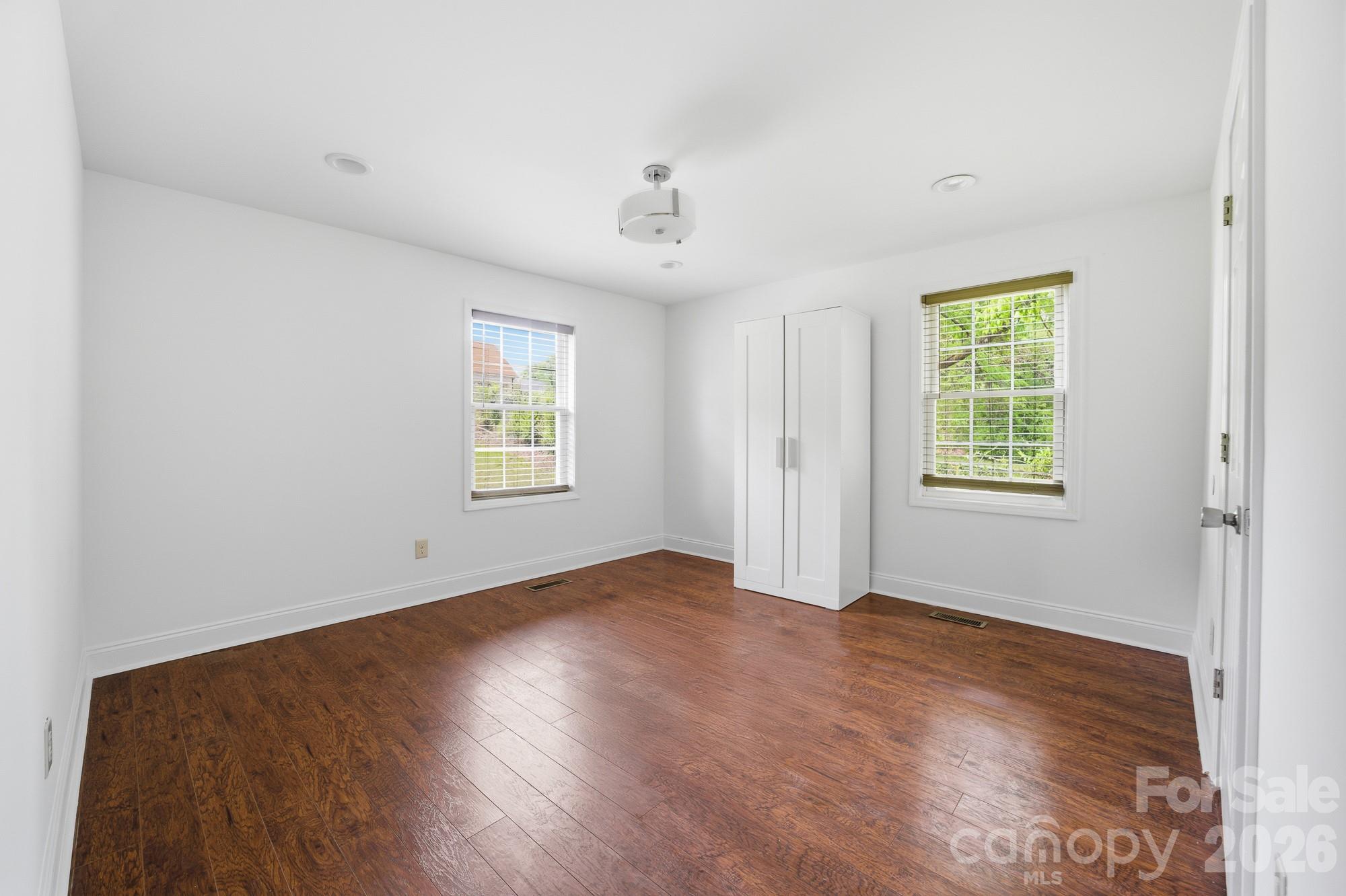 219 Breezewood Drive Property Photo 14