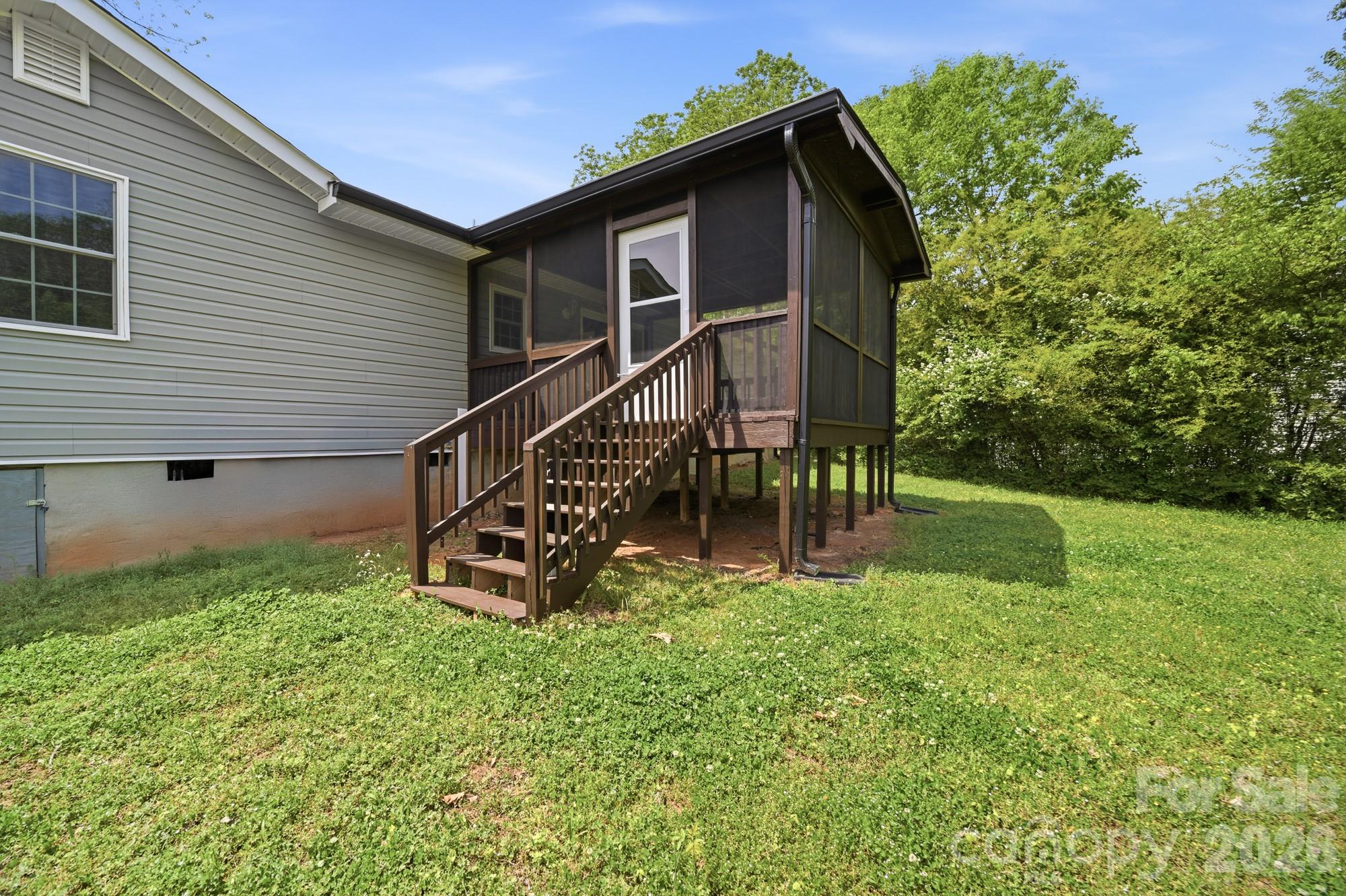 219 Breezewood Drive Property Photo 23