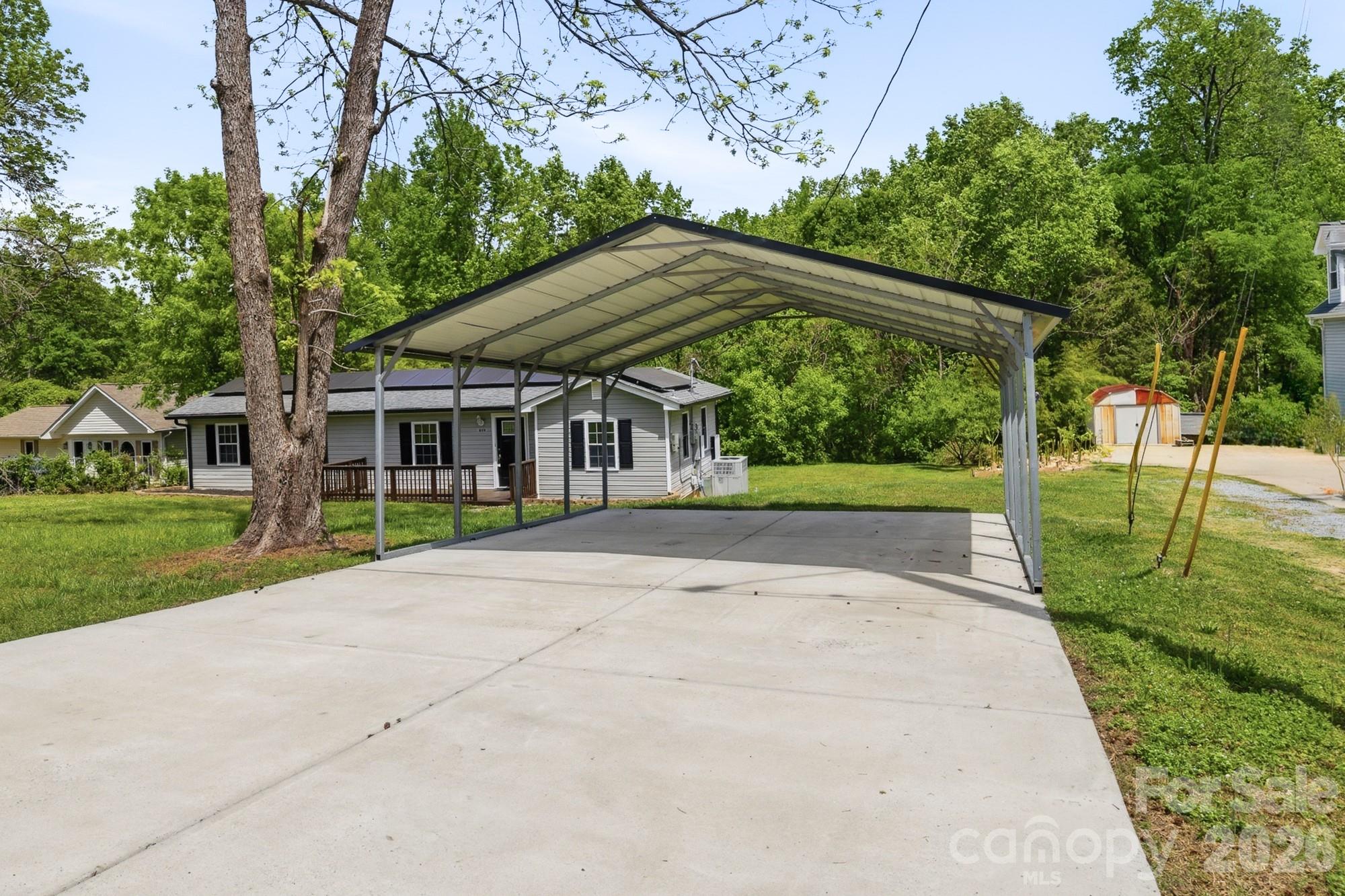 219 Breezewood Drive Property Photo 25