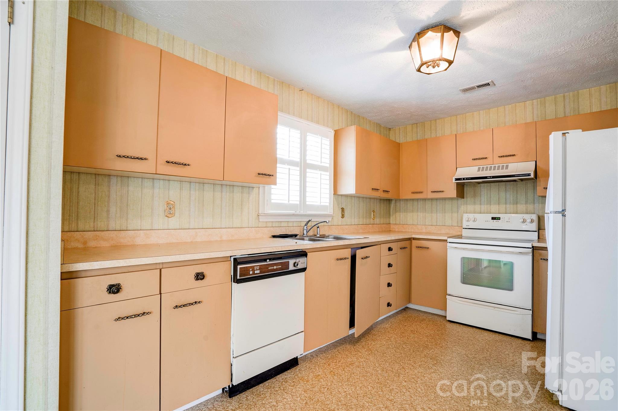 97-1 Edgemont Avenue Property Photo 9