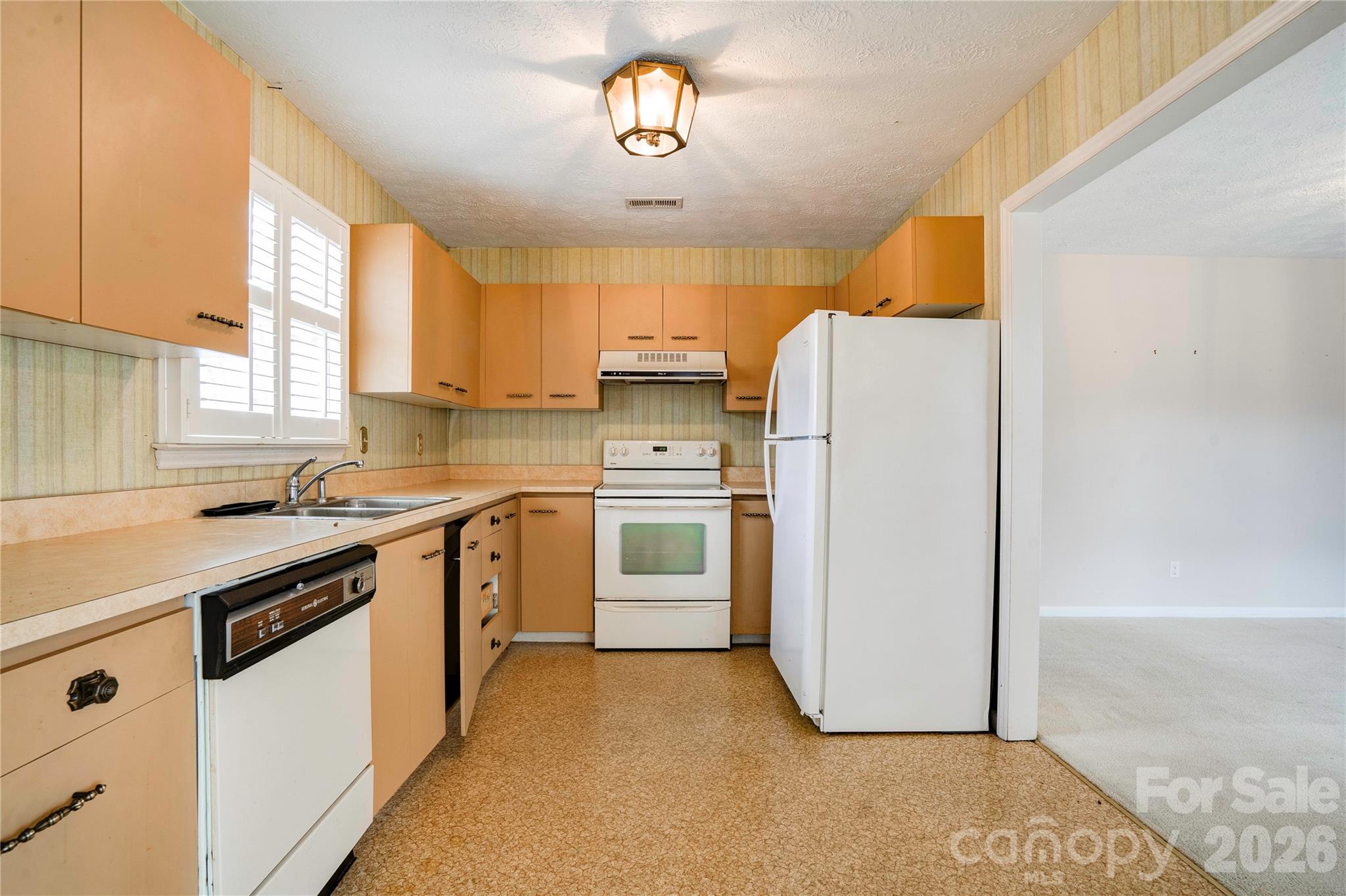 97-1 Edgemont Avenue Property Photo 10