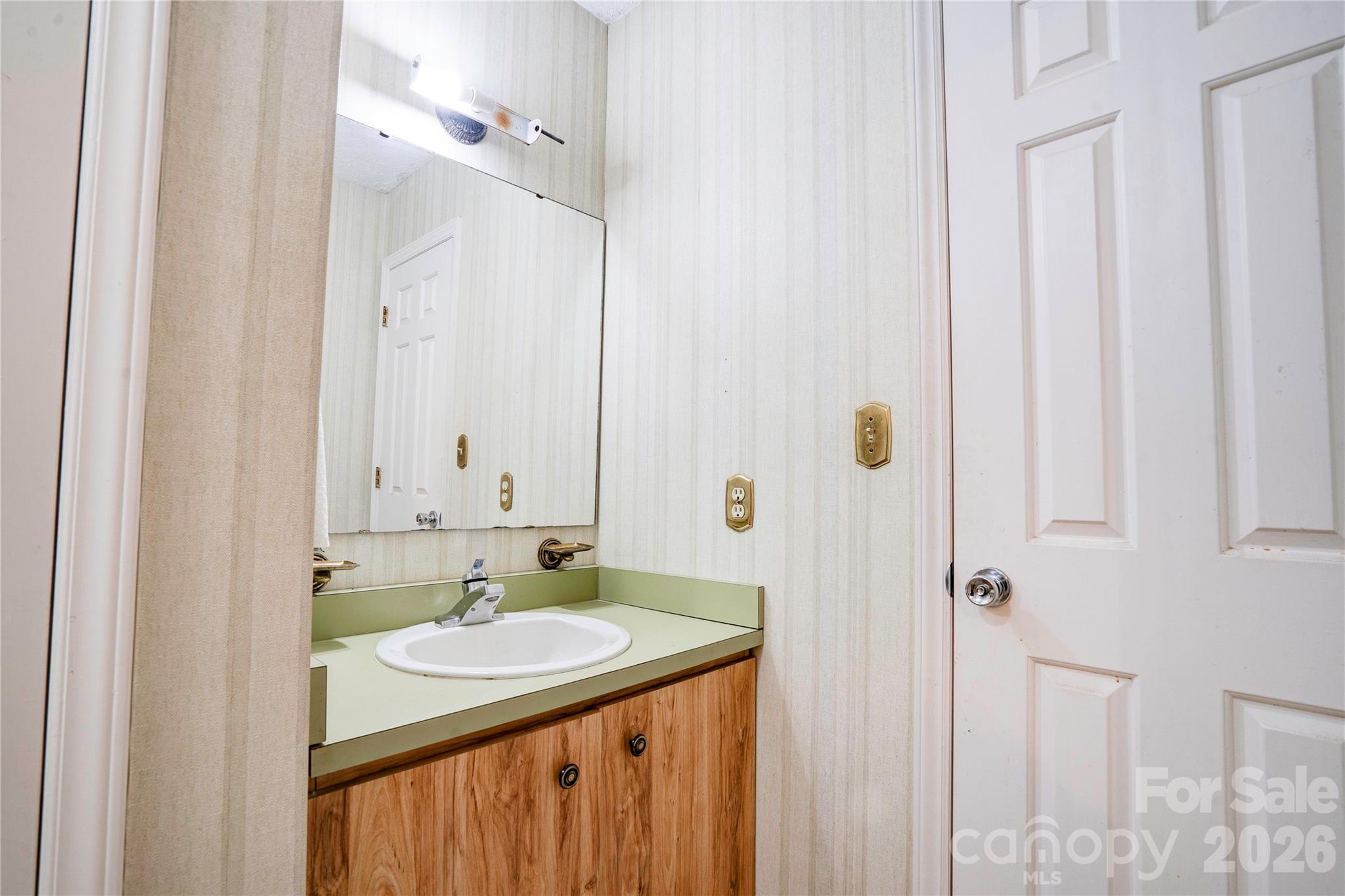 97-1 Edgemont Avenue Property Photo 16