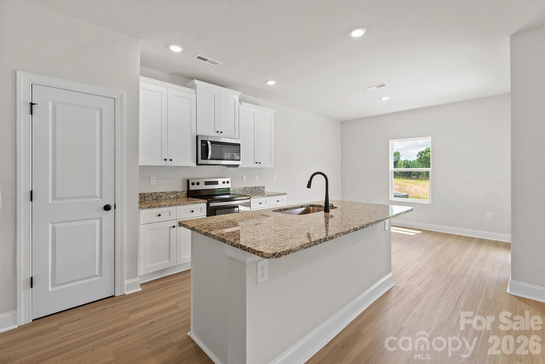 3342 Yorkshire Drive Property Photo 5