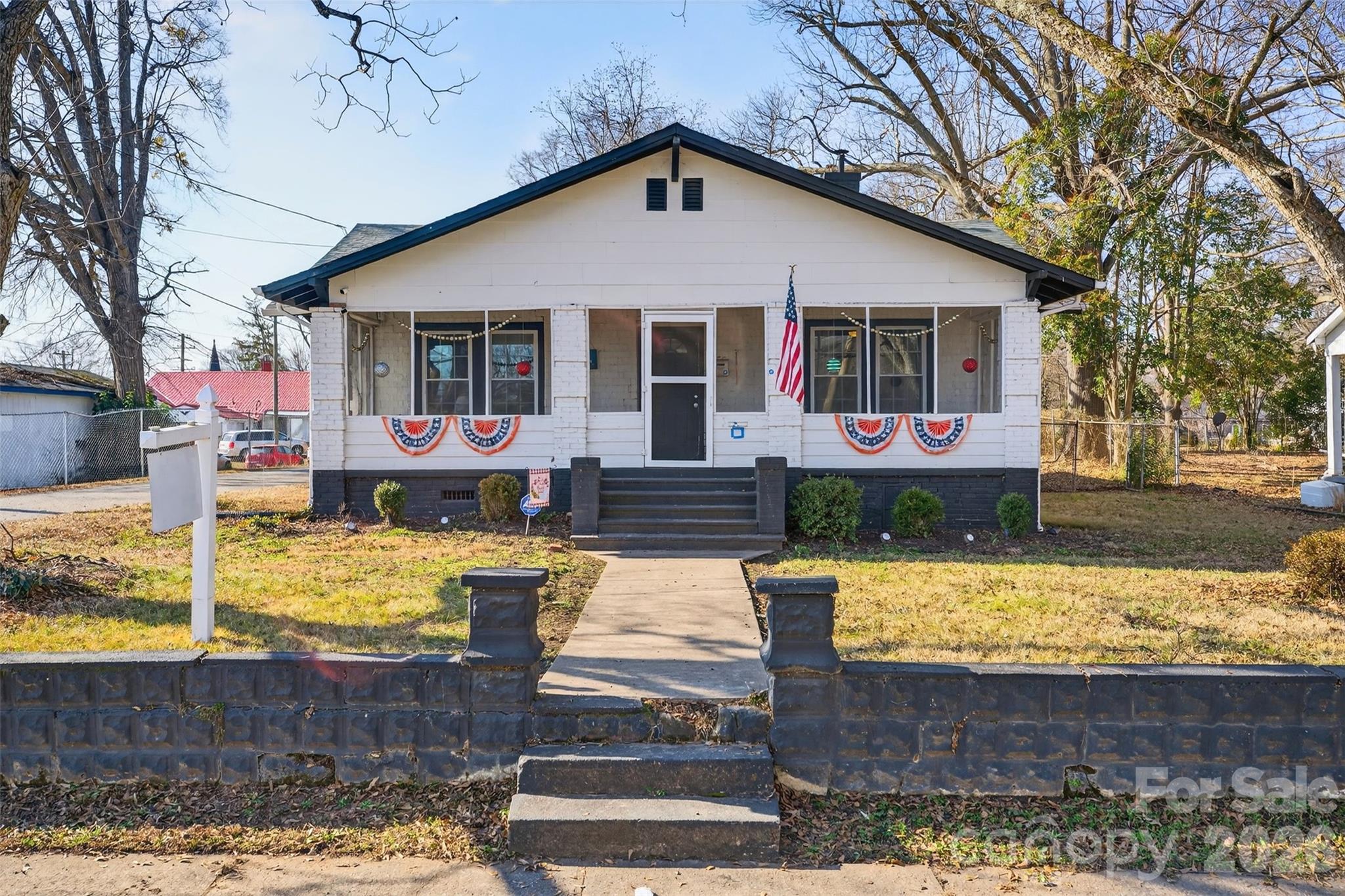 121 Holland Street Property Photo 1