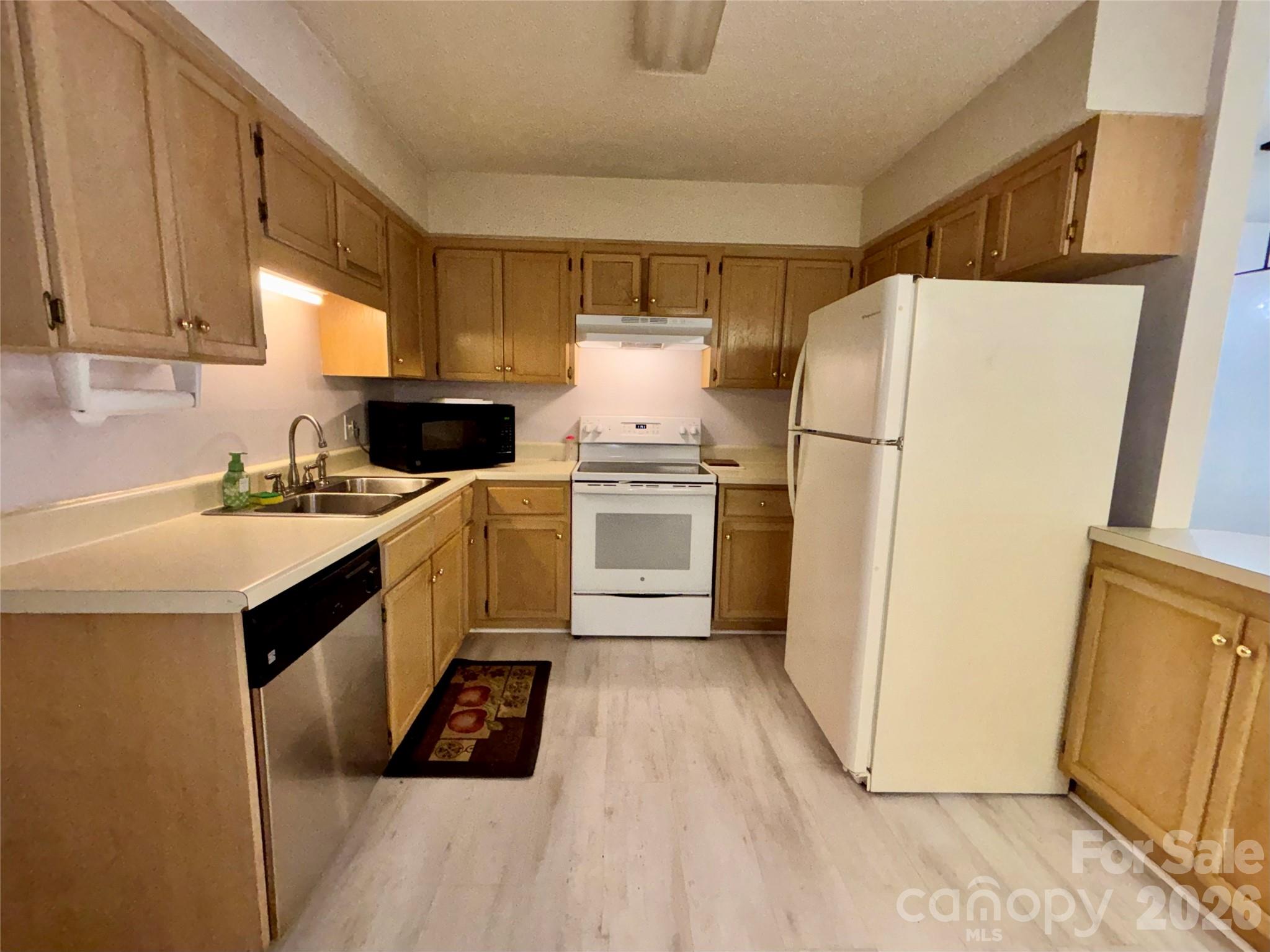 160 Whispering Pines Drive Property Photo 9