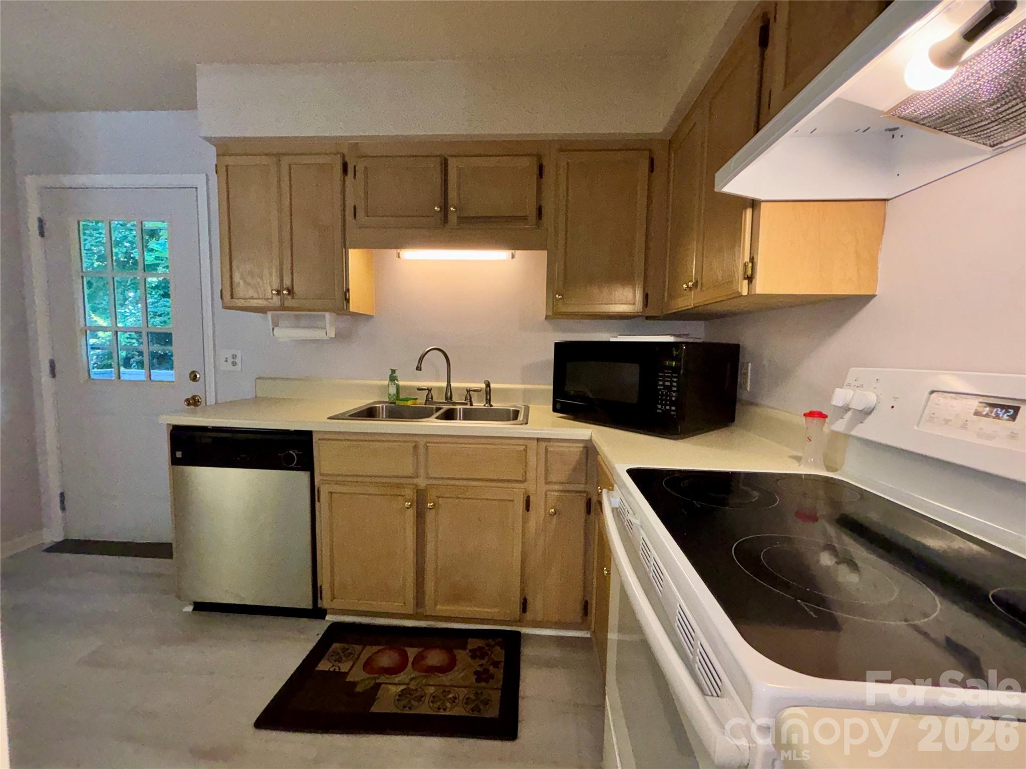 160 Whispering Pines Drive Property Photo 10