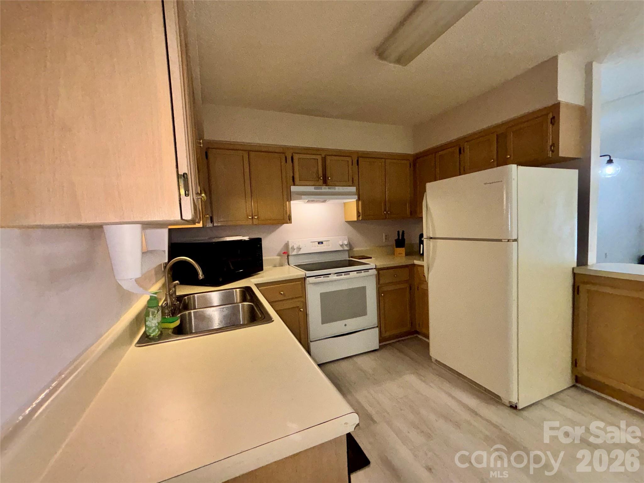 160 Whispering Pines Drive Property Photo 11