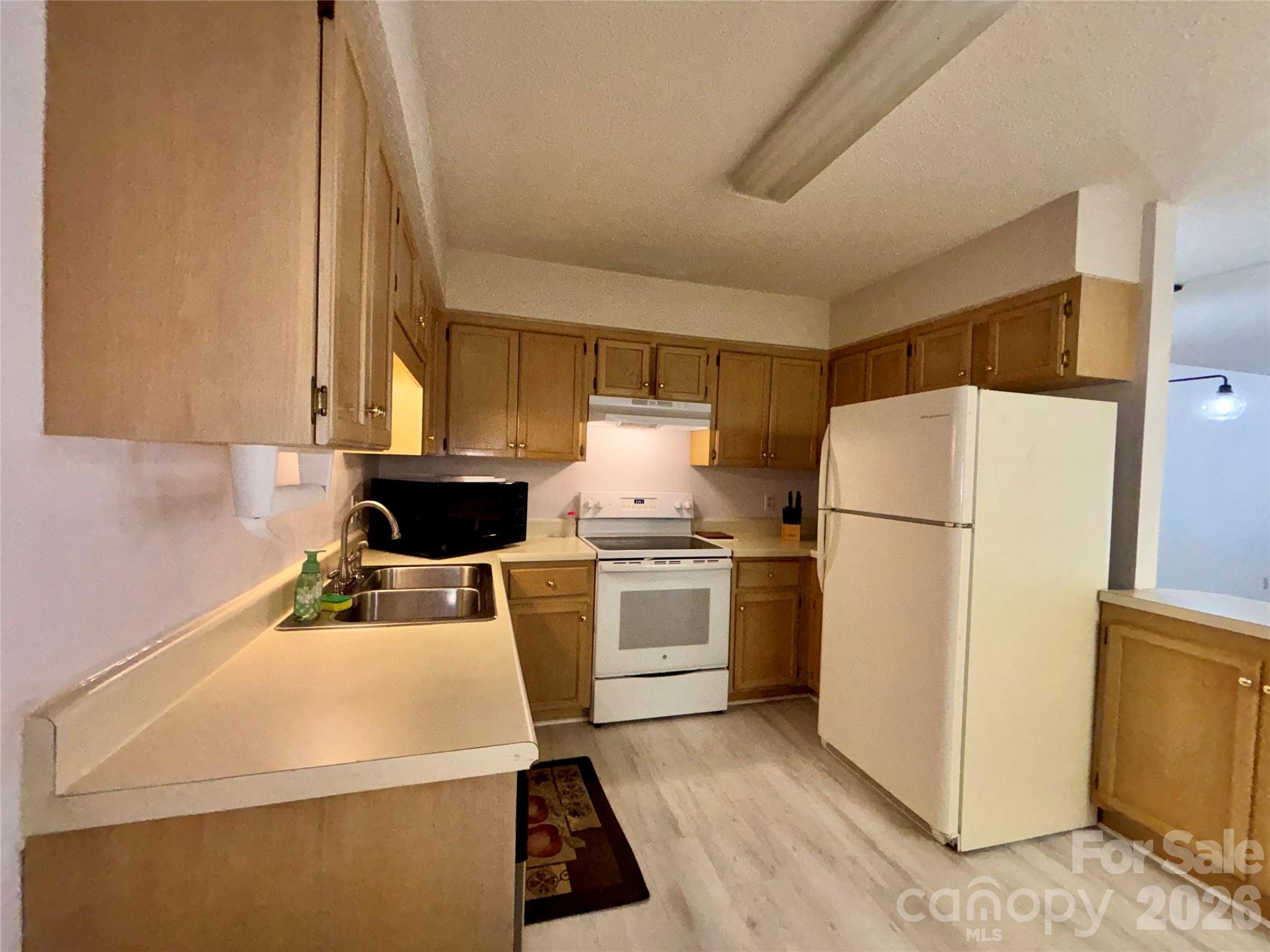 160 Whispering Pines Drive Property Photo 12