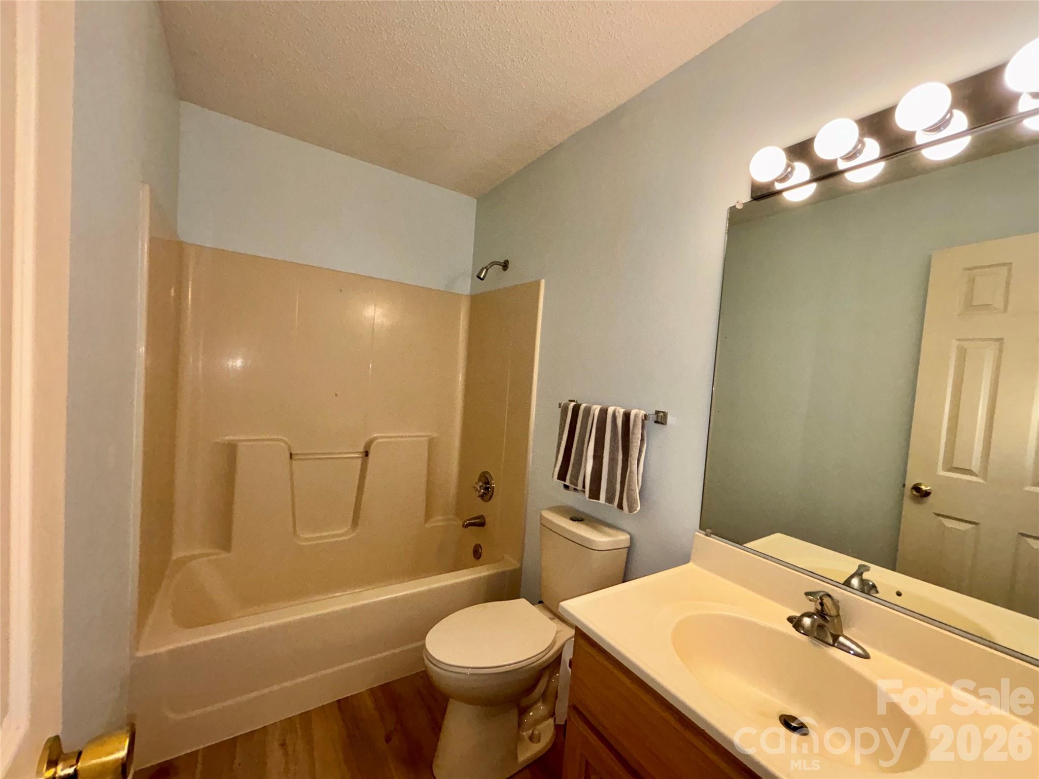 160 Whispering Pines Drive Property Photo 17