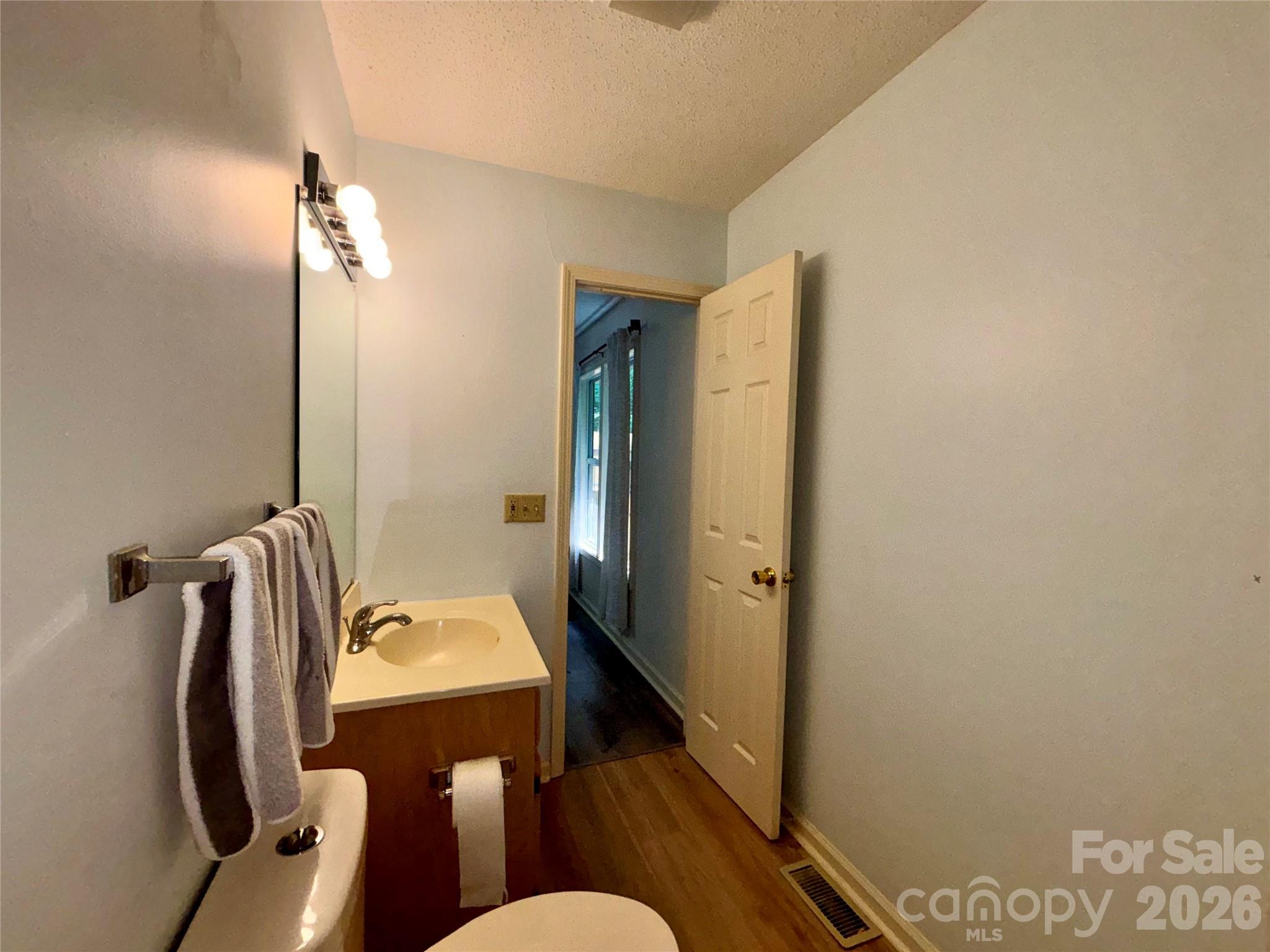 160 Whispering Pines Drive Property Photo 18