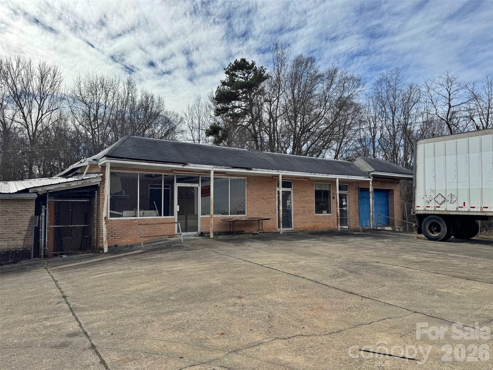 3811 Lesslie Highway Property Photo 1