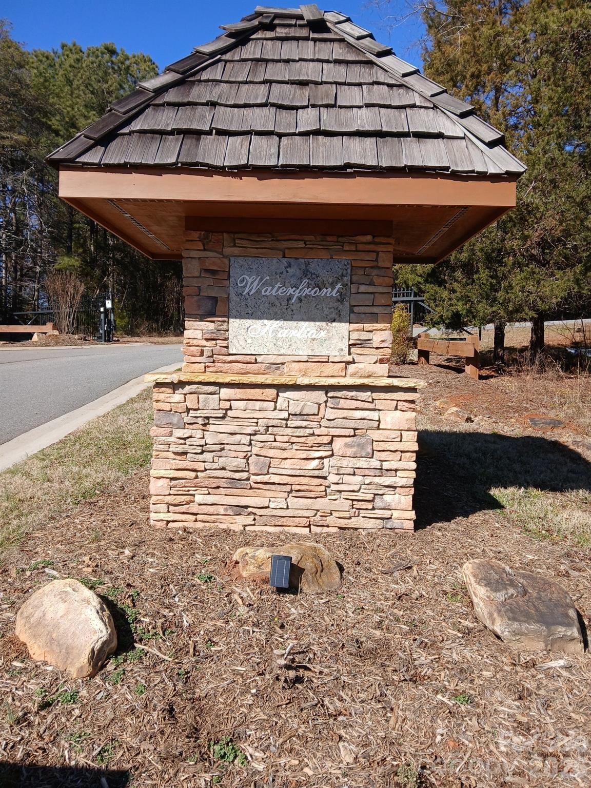5747 Lake Pointe Drive Property Photo 4