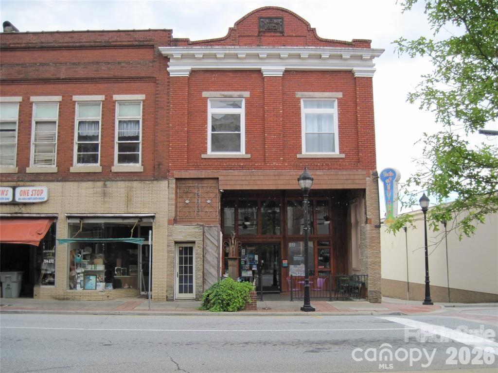 819 West Avenue Property Photo 2