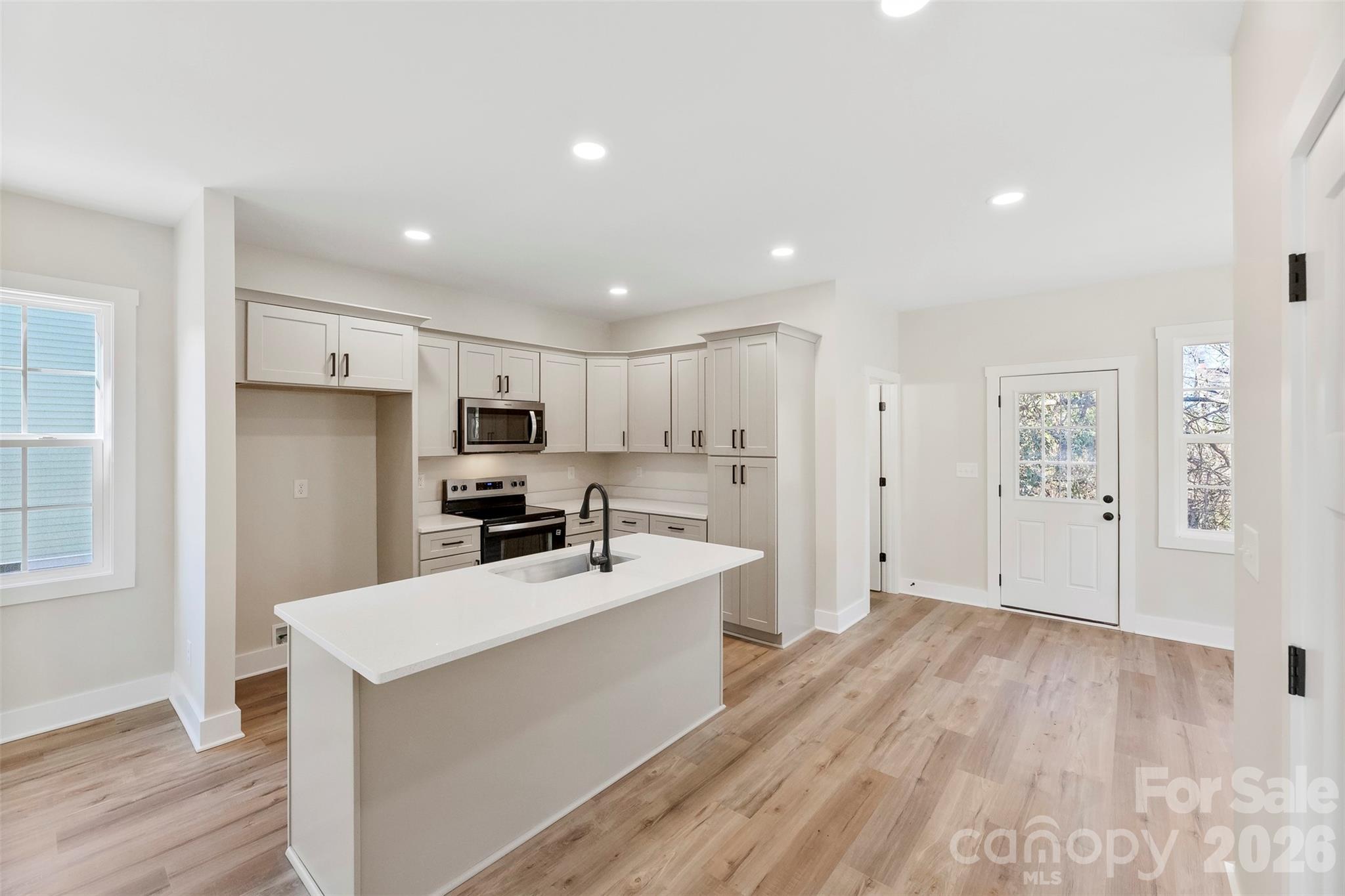 205 Putnam Street Property Photo 8