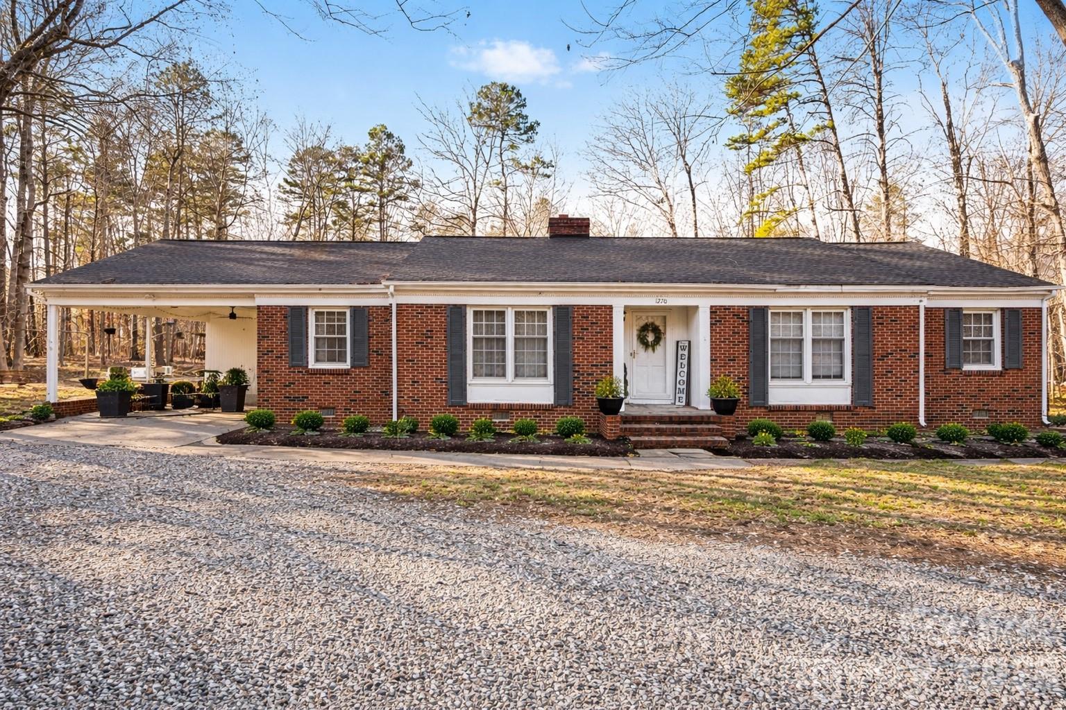 1270 Earnhardt Road Property Photo 1