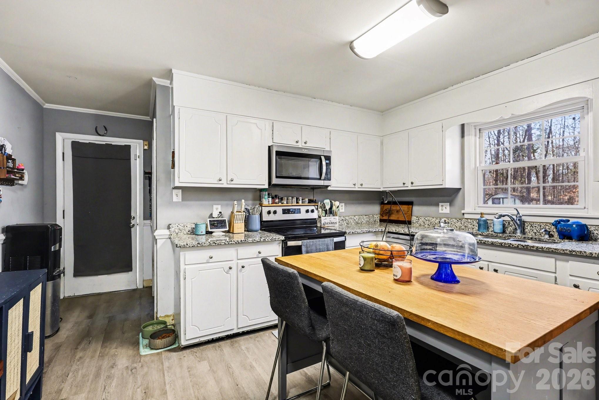 1270 Earnhardt Road Property Photo 4