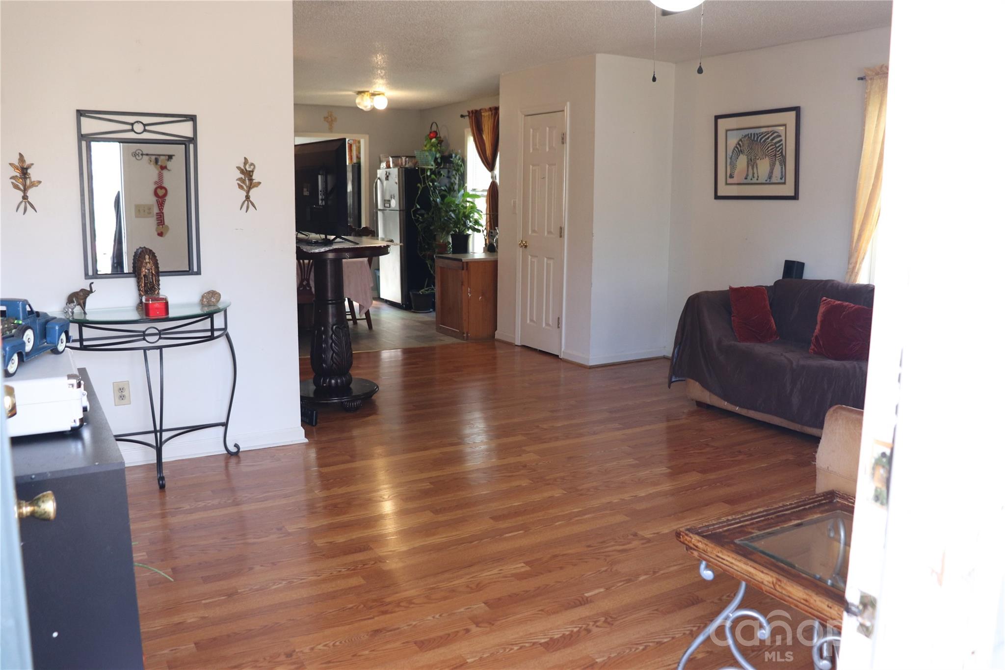 1019 W 7th Avenue Property Photo 4