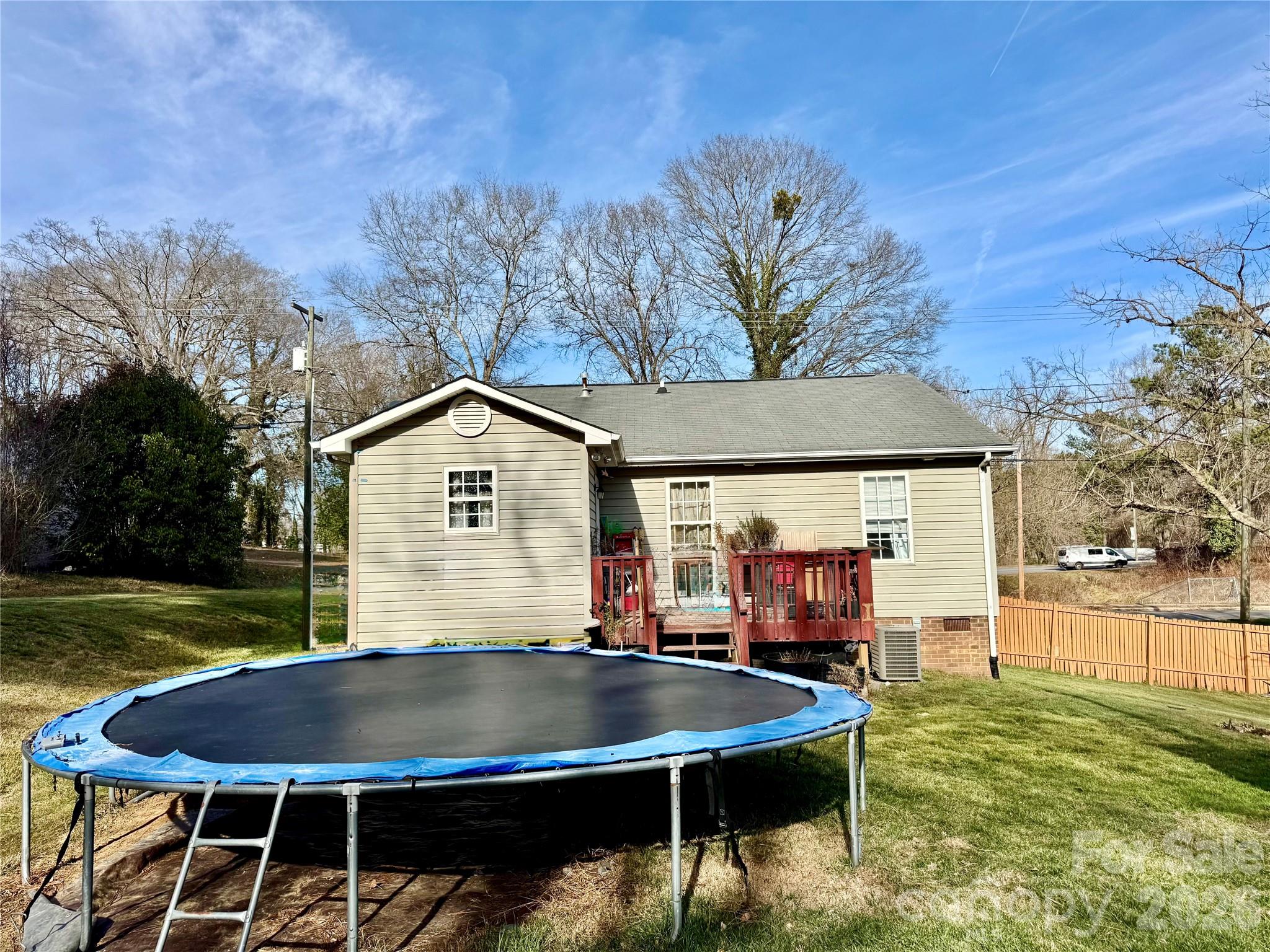 1019 W 7th Avenue Property Photo 16