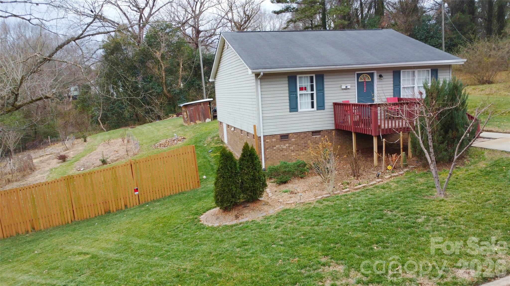 1019 W 7th Avenue Property Photo 18