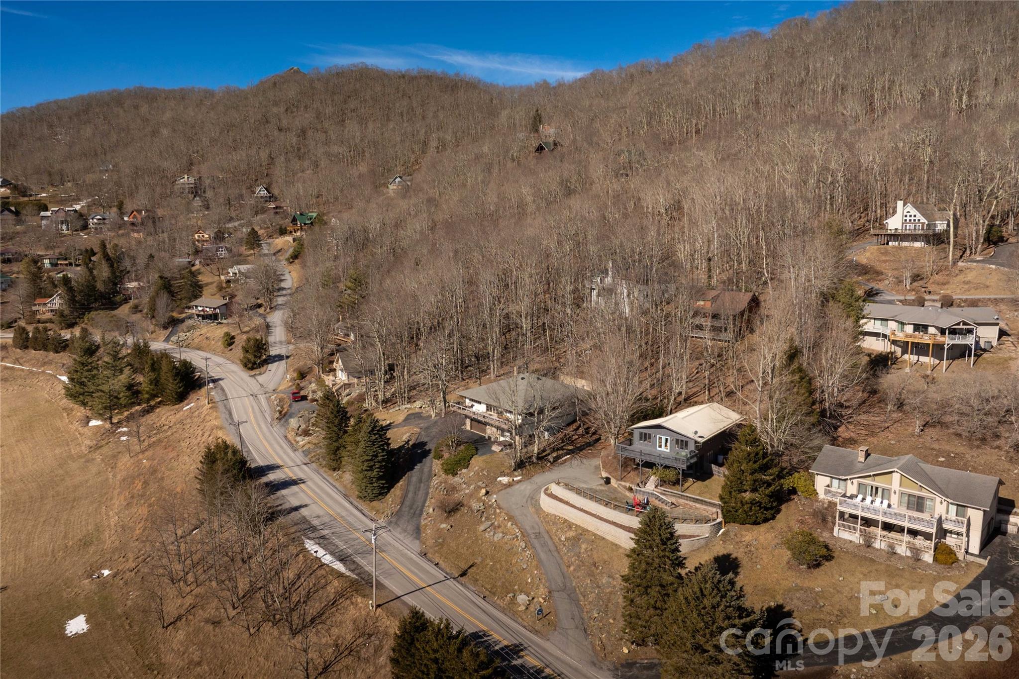 1628 Skyland Drive Property Photo 3