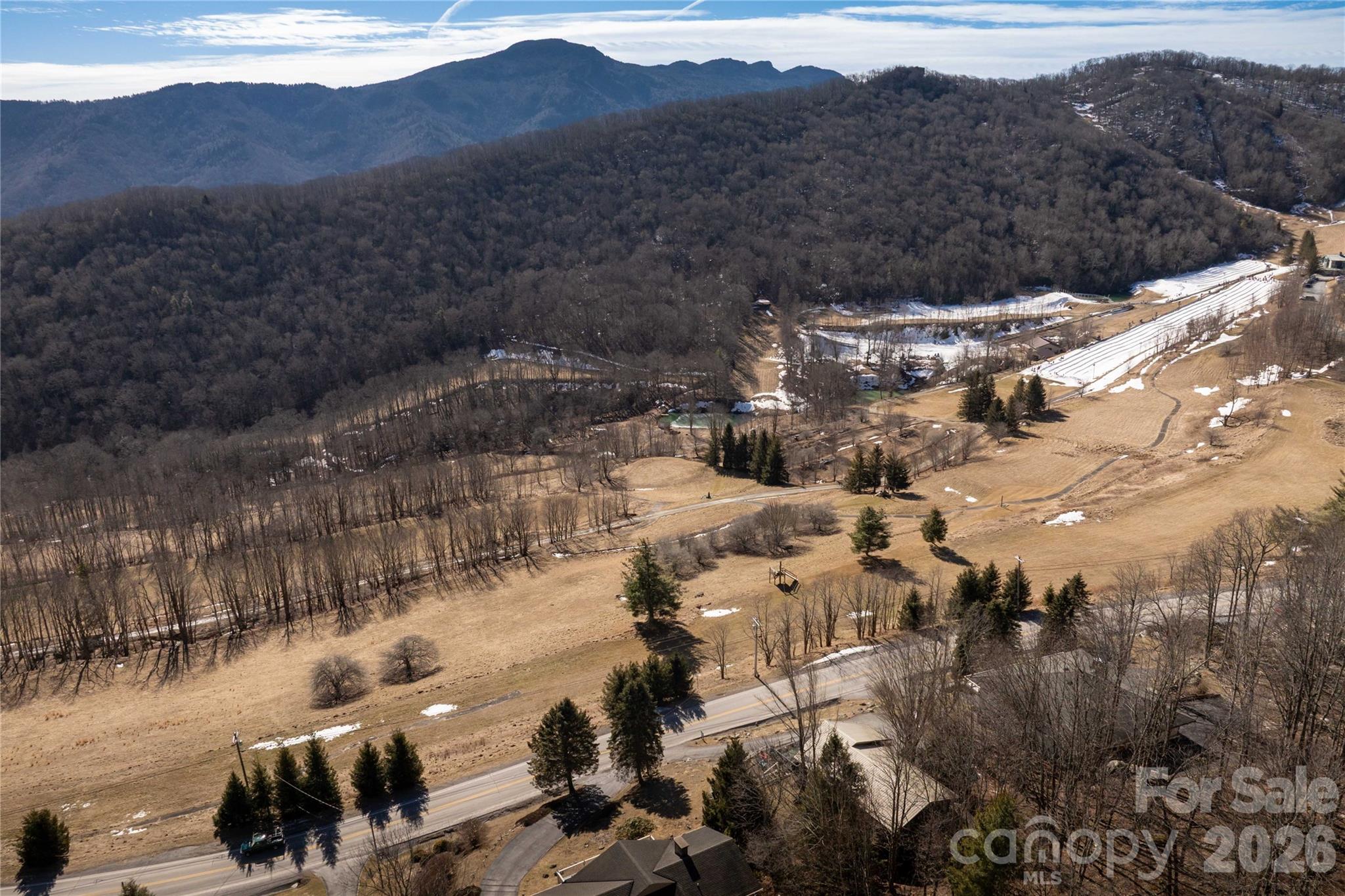 1628 Skyland Drive Property Photo 4