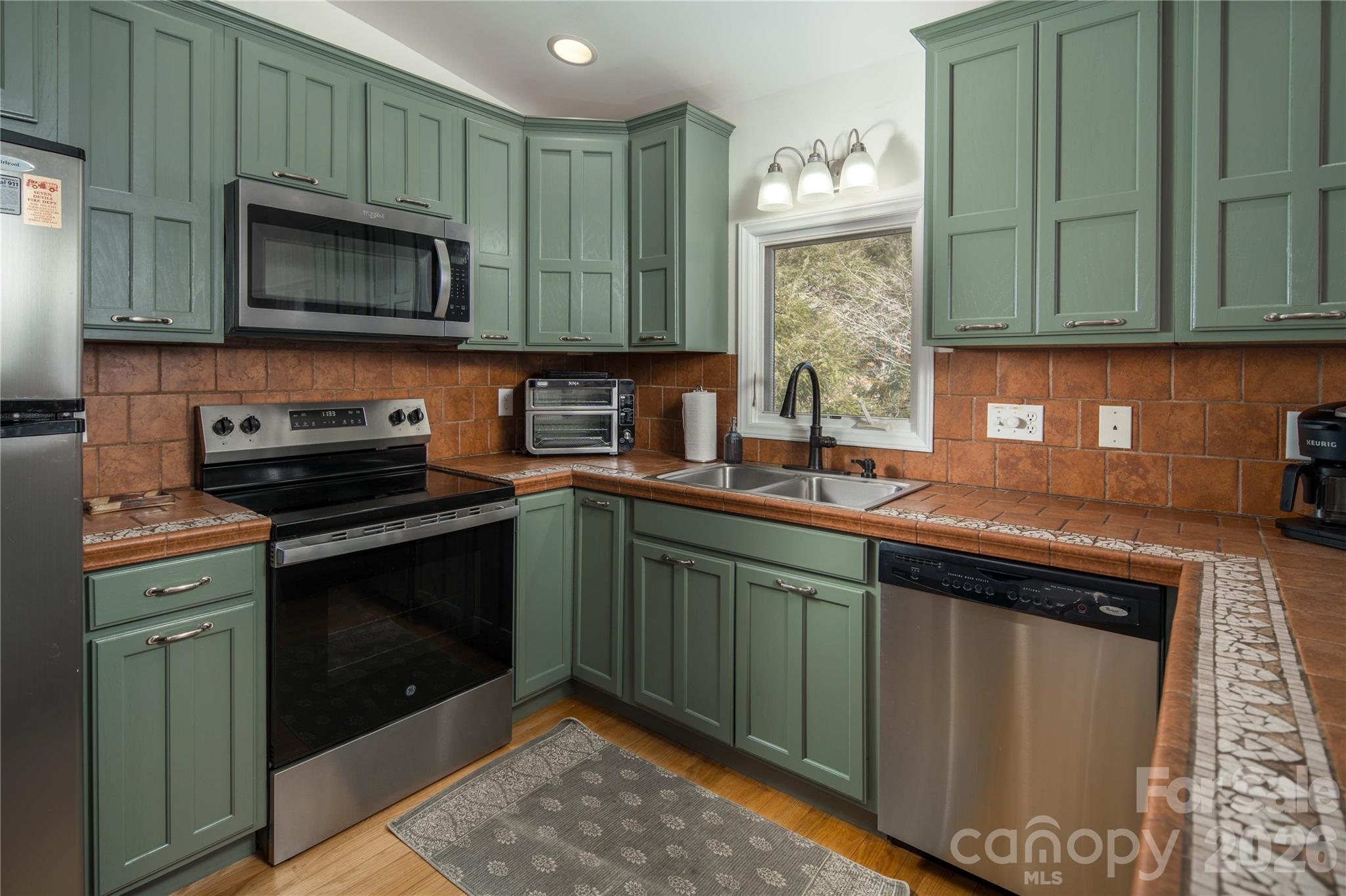 1628 Skyland Drive Property Photo 6