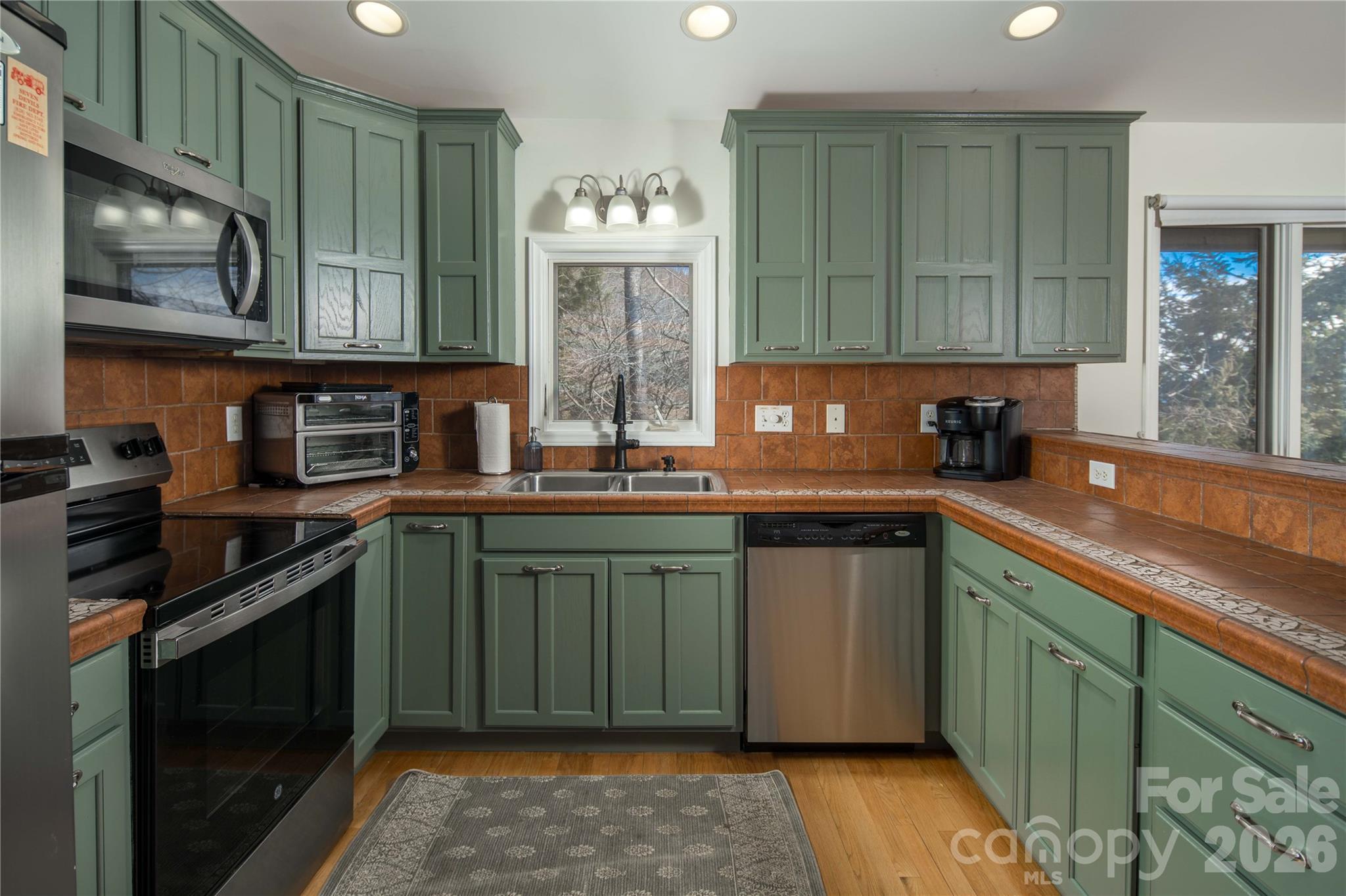 1628 Skyland Drive Property Photo 8