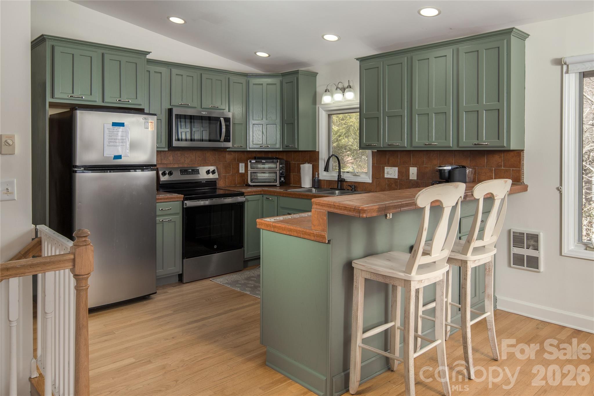 1628 Skyland Drive Property Photo 10