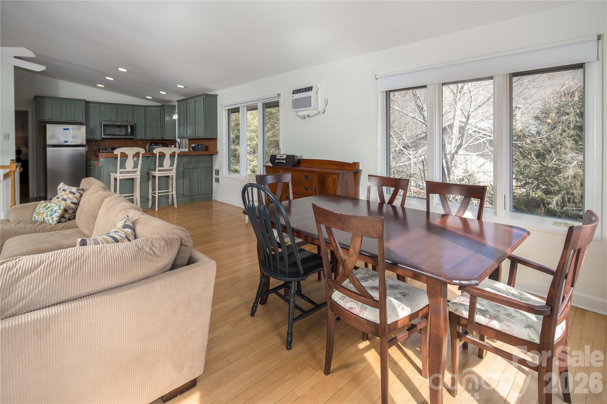 1628 Skyland Drive Property Photo 12