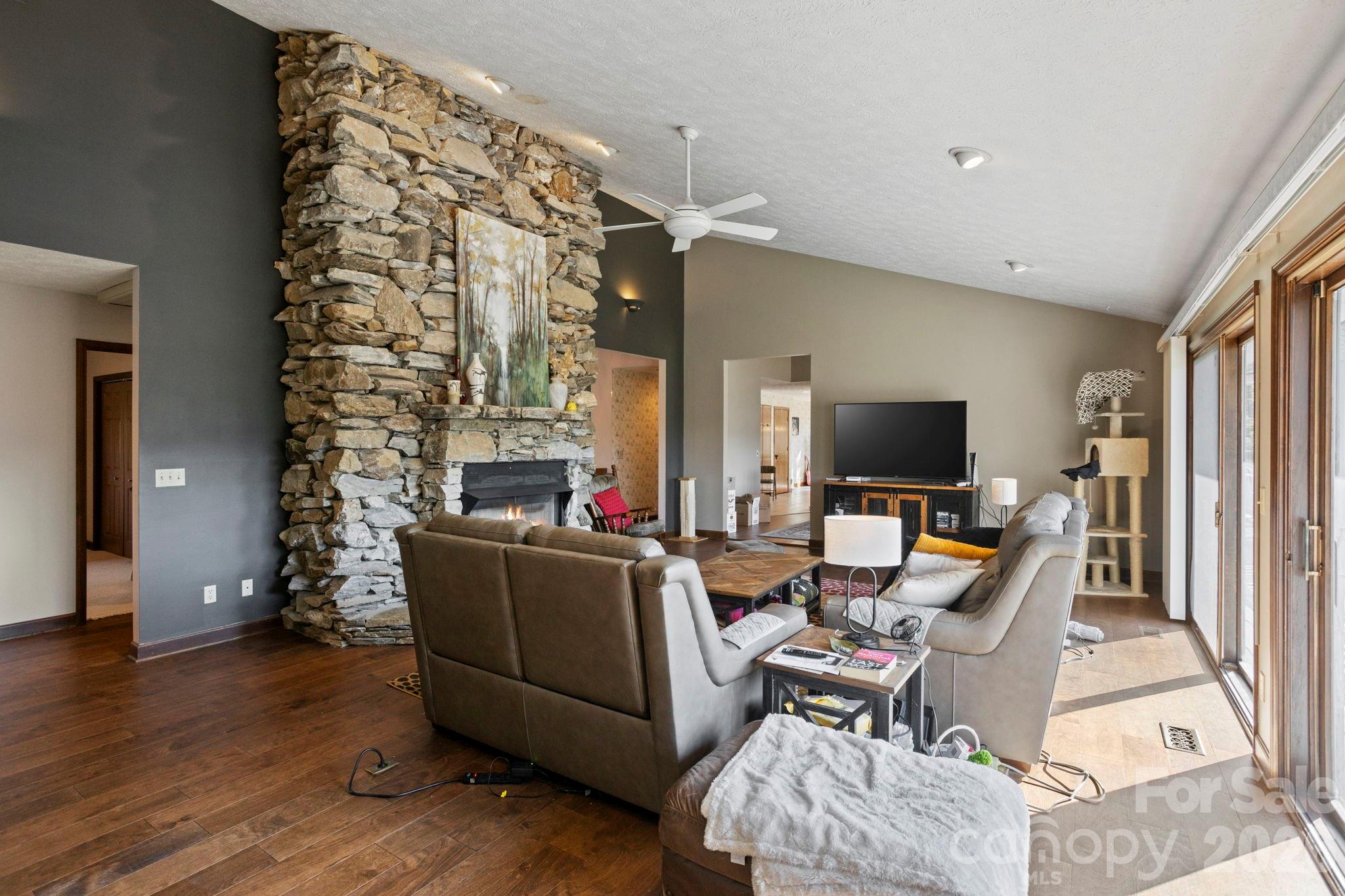 404 W Browning Road Property Photo 8