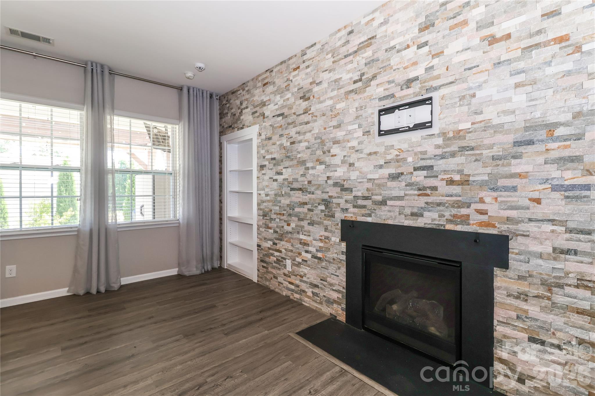 180 N Cromwell Drive Property Photo 15