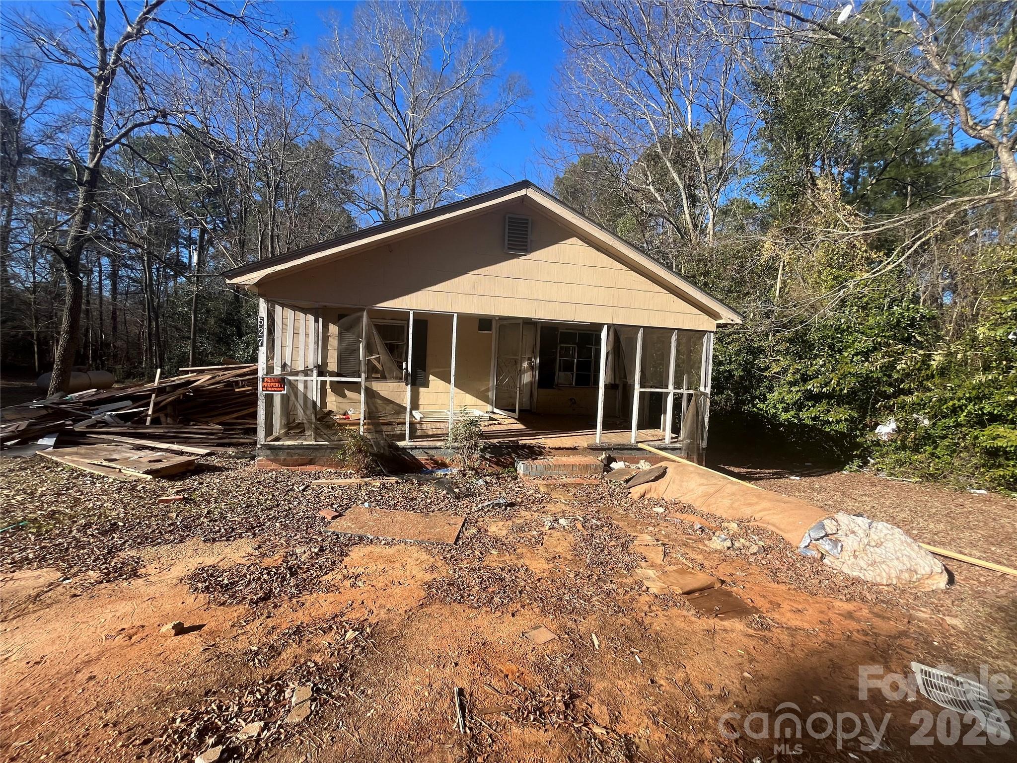 527 Moore Street Property Photo 1