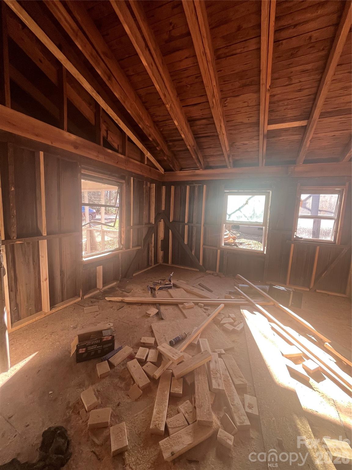 527 Moore Street Property Photo 6