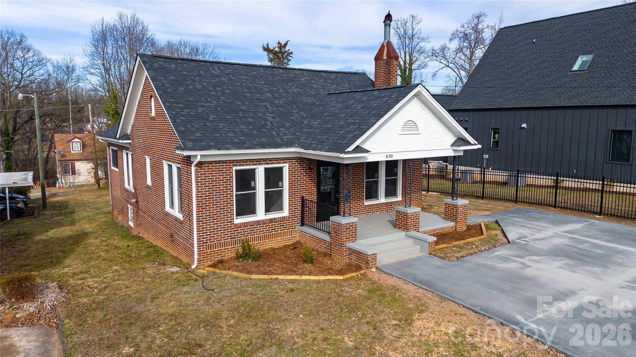430 N Green Street Property Photo 5