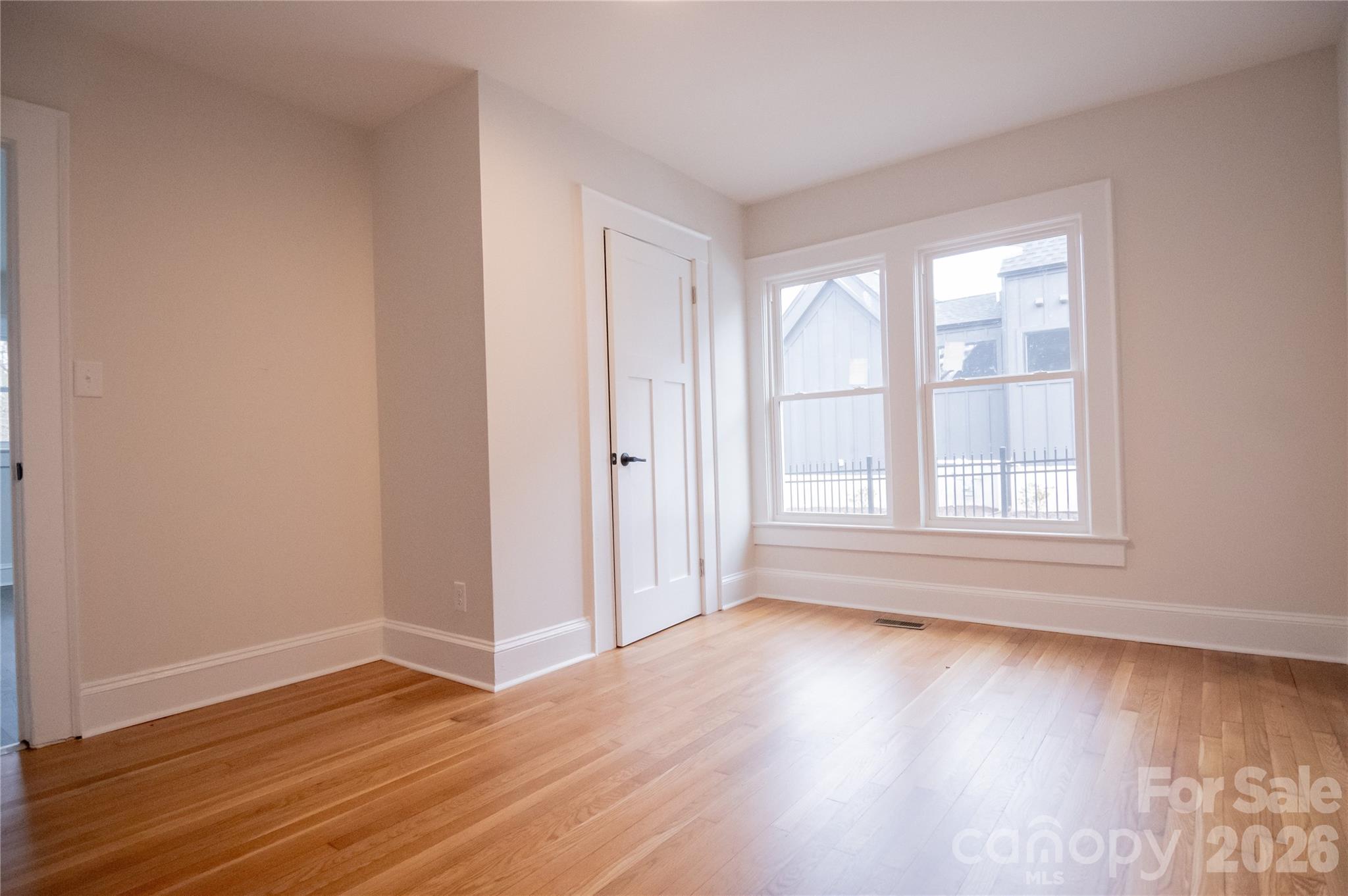 430 N Green Street Property Photo 10