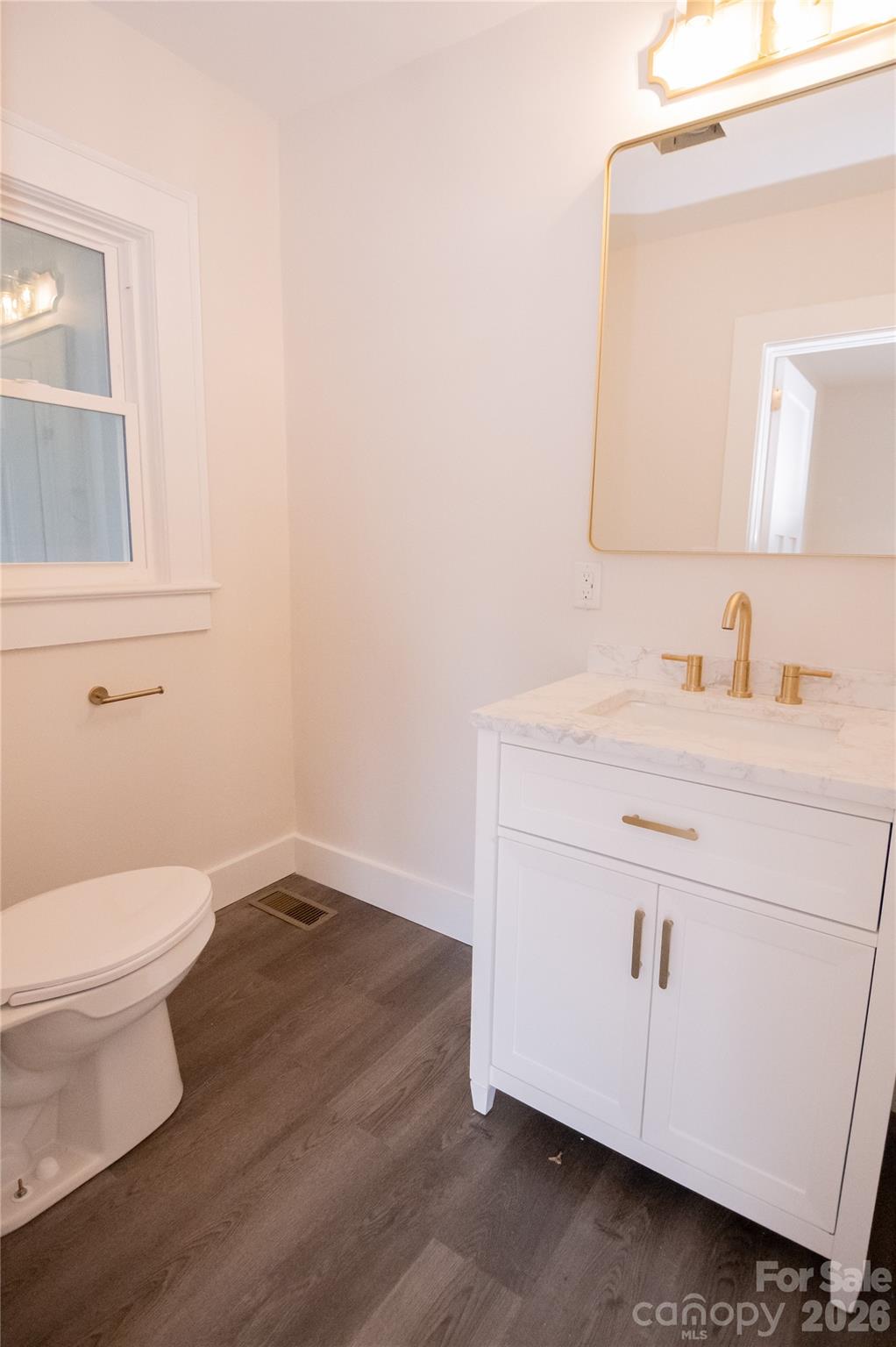430 N Green Street Property Photo 11