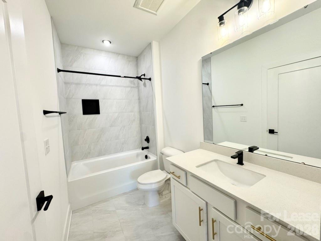 175 W Black Street 309 Property Photo 1