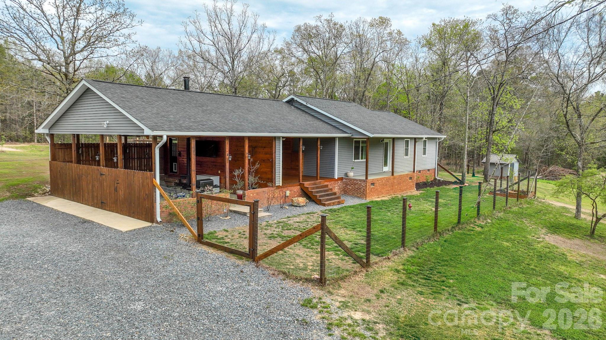 1925 Sojourn Road Property Photo 6