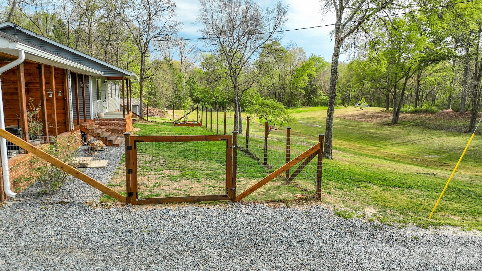 1925 Sojourn Road Property Photo 7