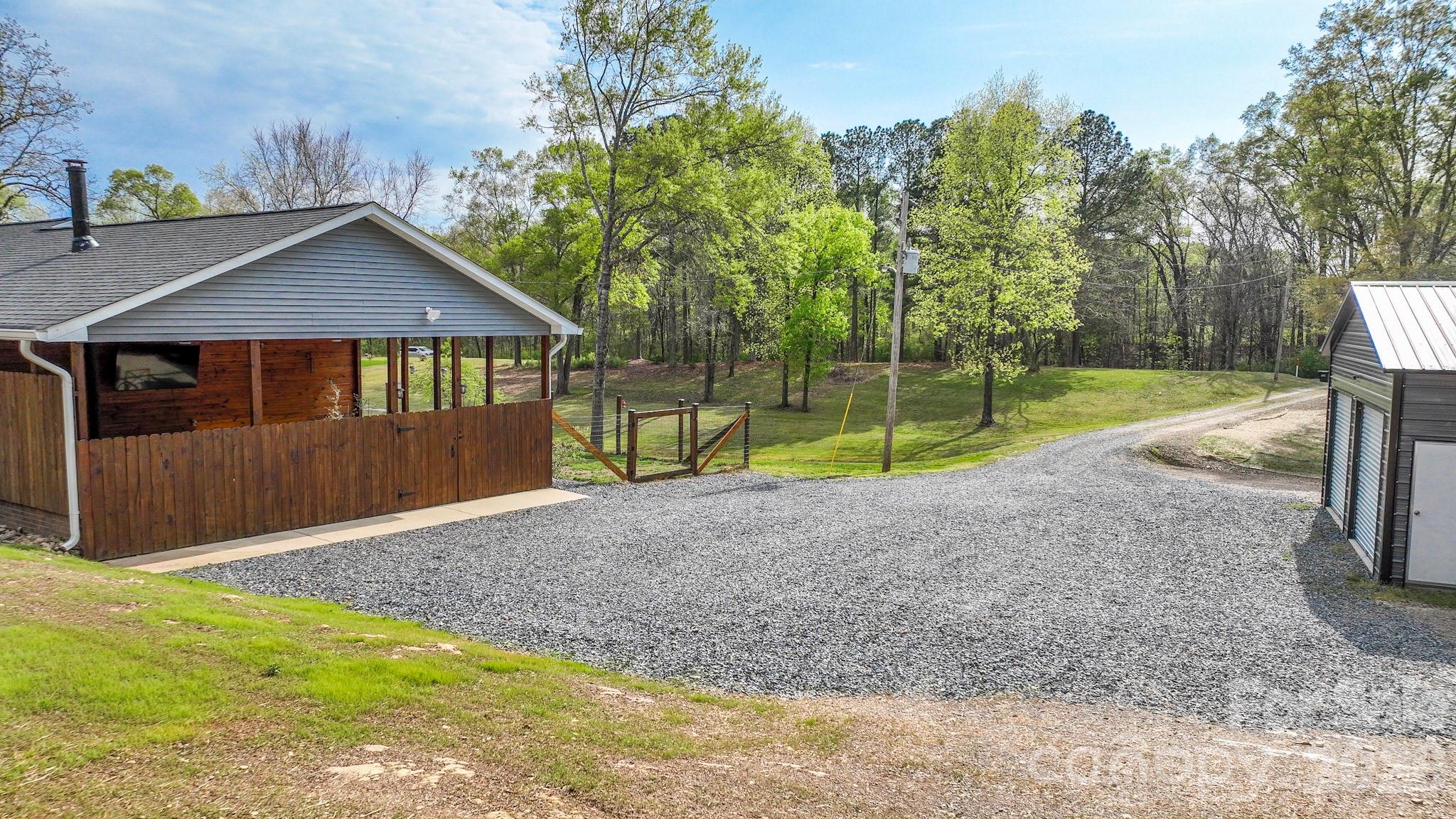 1925 Sojourn Road Property Photo 9