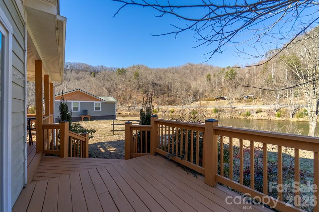 990 Hornet Drive Property Photo 21