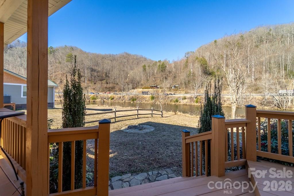 990 Hornet Drive Property Photo 22